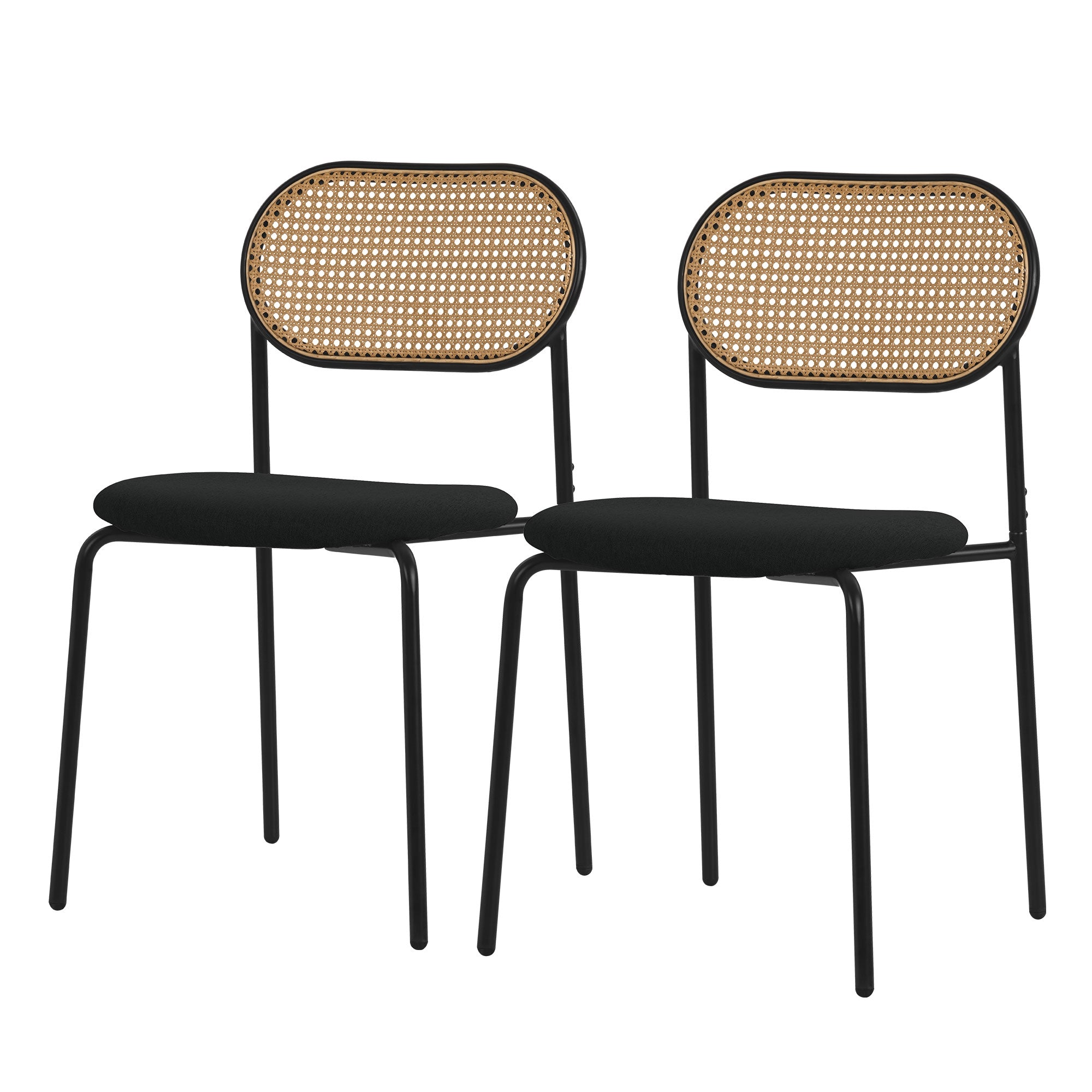 Zwei schwarze Stühle mit Rattanelementen auf einem weißen Hintergrund.