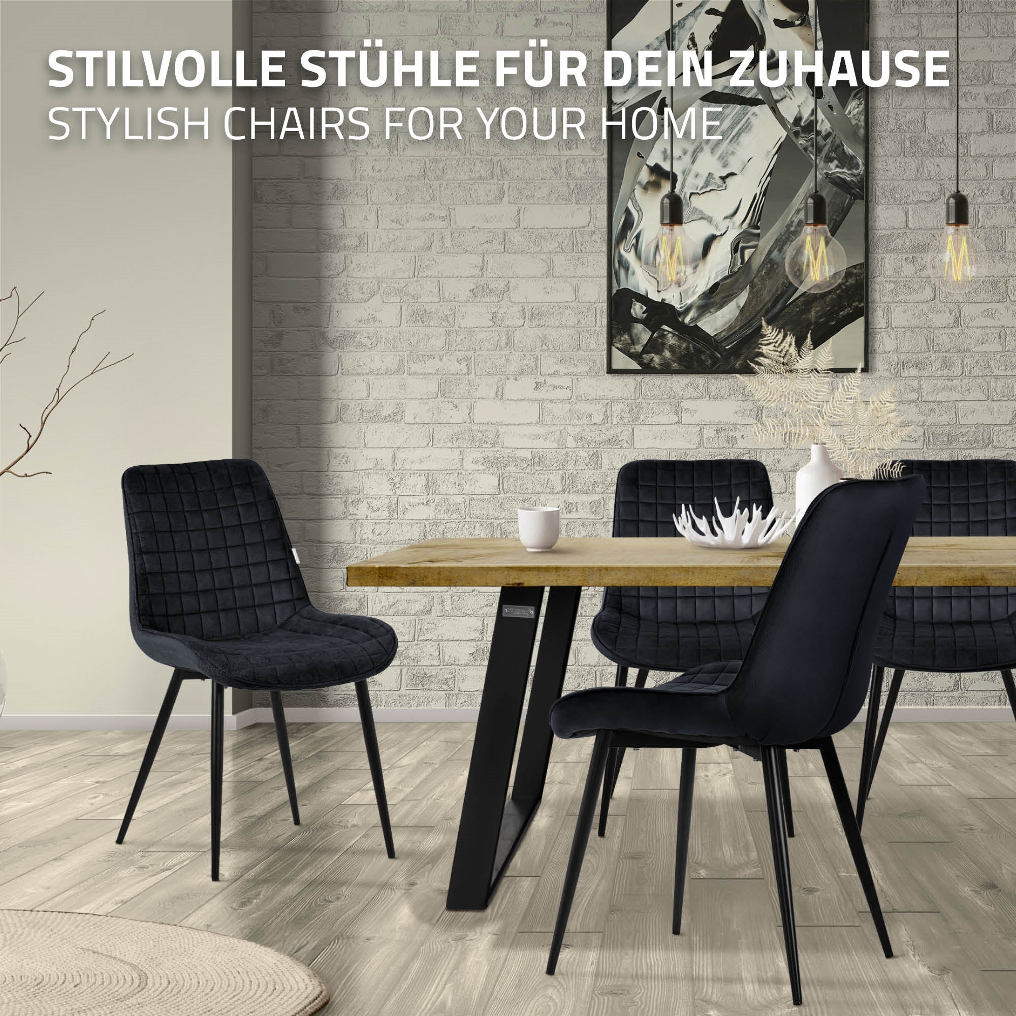 Ein Essbereich mit einem Holztisch und schwarzen Stühlen vor einer Steinwand.
