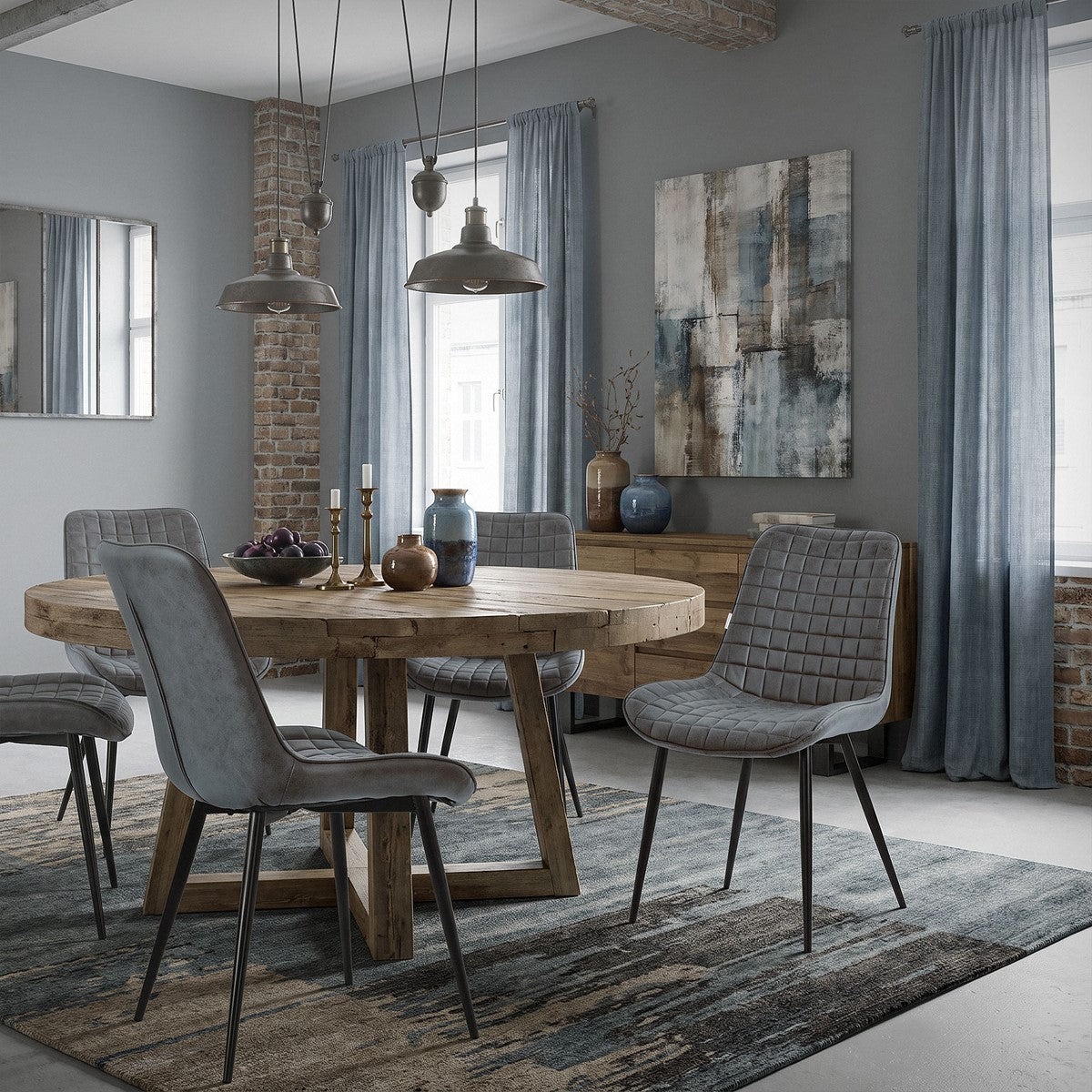 Ein Esszimmer mit einem runden Holztisch und mehreren Stühlen in einem modernen Raum.