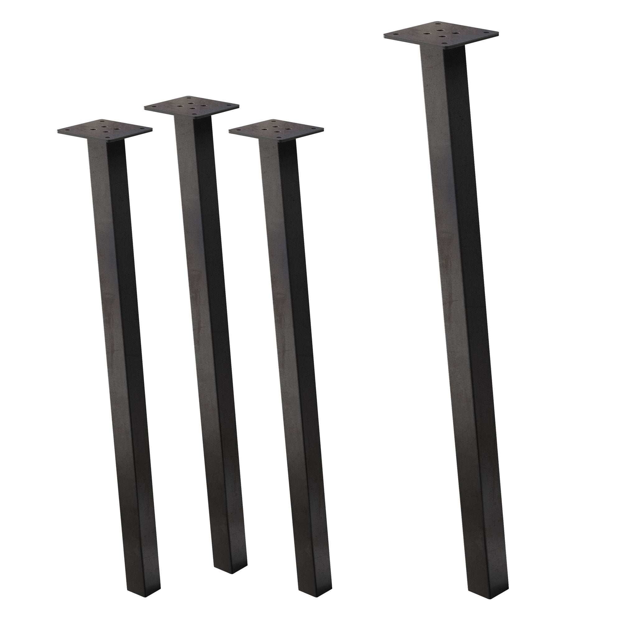 Vier schwarze Möbelbeine mit Montageplatten, auf einem weißen Hintergrund.