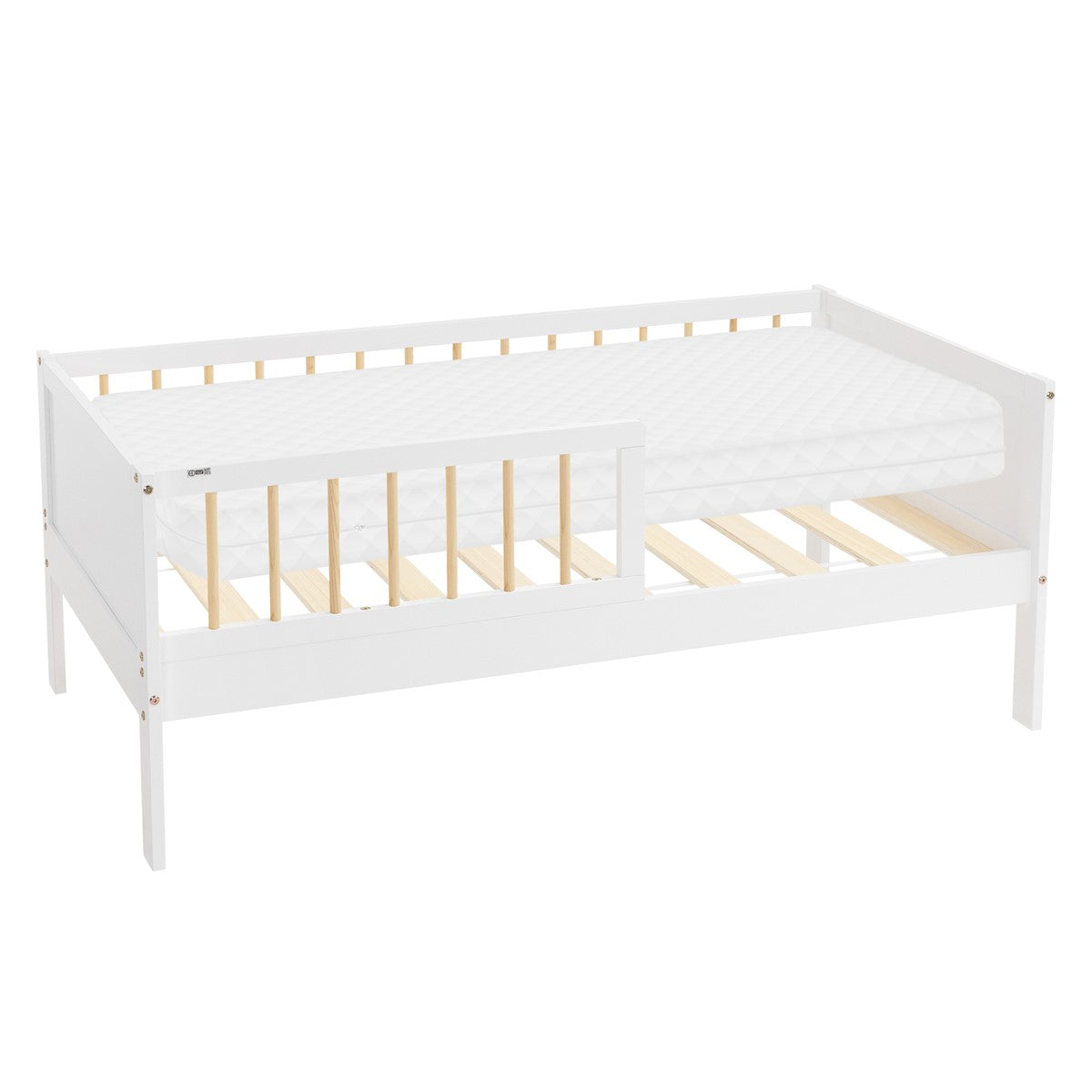 Weißes Bett mit Kaltschaummatratze und Holzlattenrost.