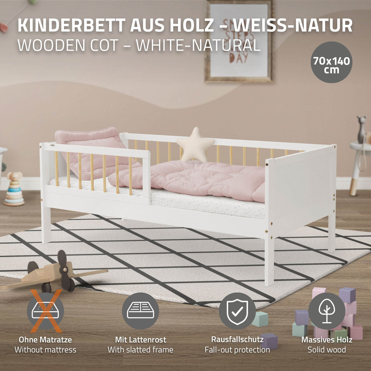 Ein weißes Holz-Kinderbett mit rosa Kissen auf einem gemusterten Teppich.