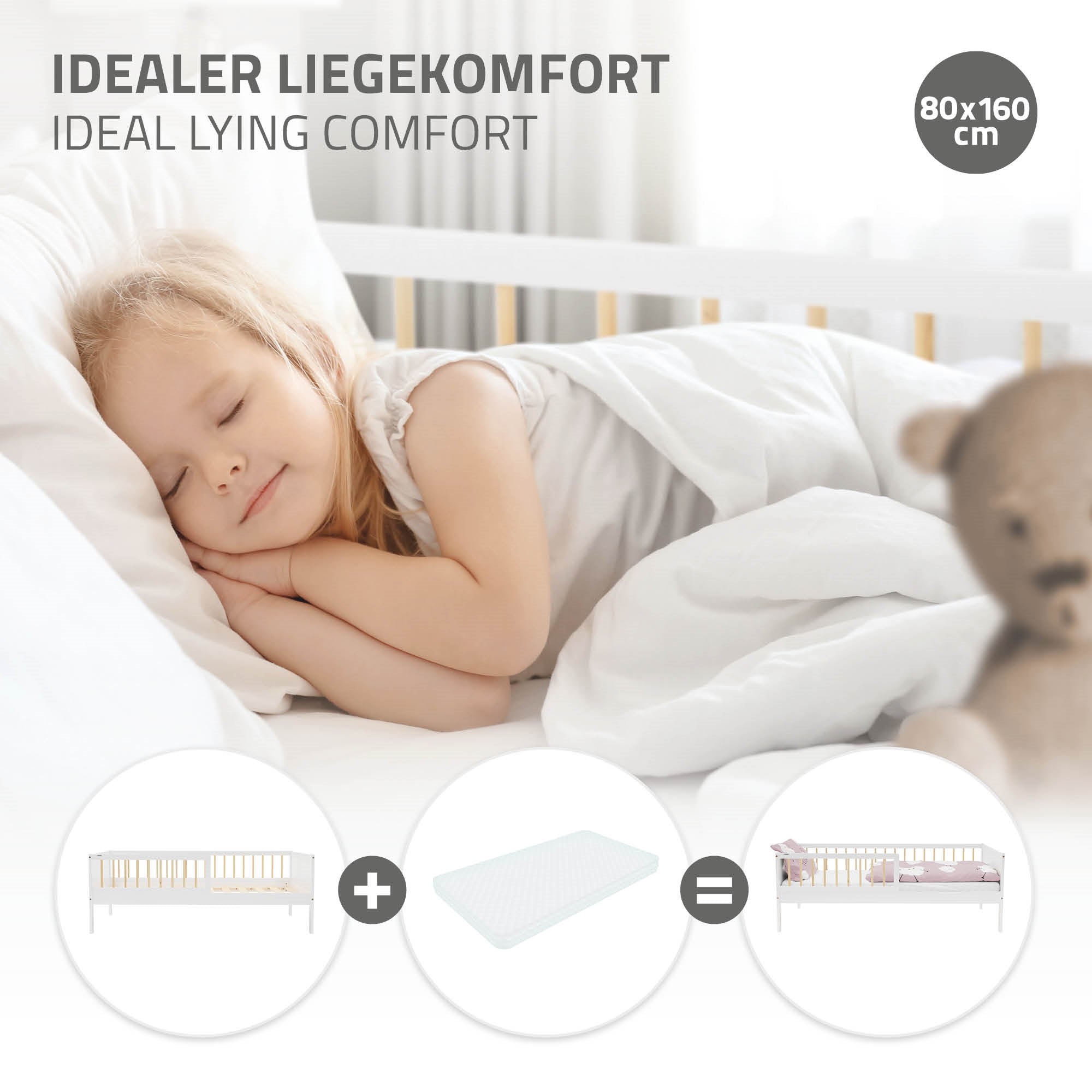 Schlafendes Kind auf einem Bett, umgeben von Kissen und einer Decke, mit einem Stofftier.