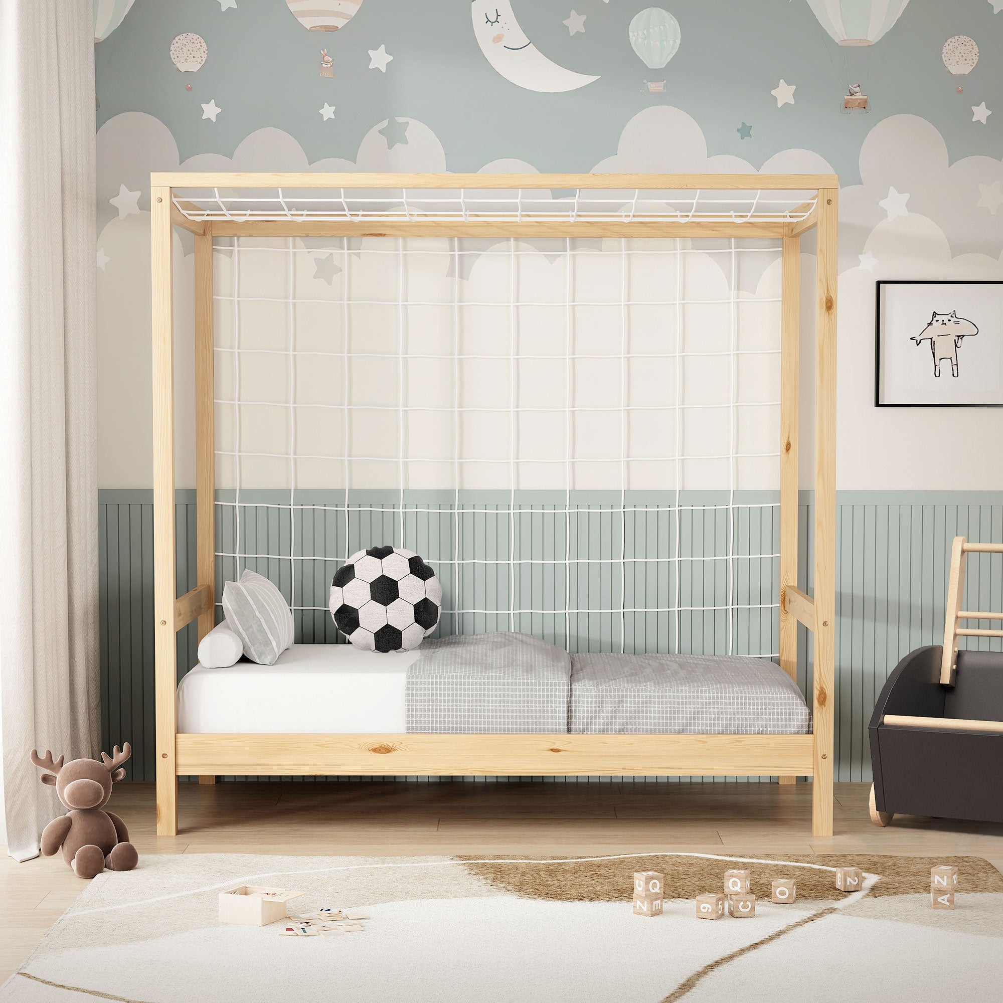 Bett mit Kissen und Decke in einem Kinderzimmer.