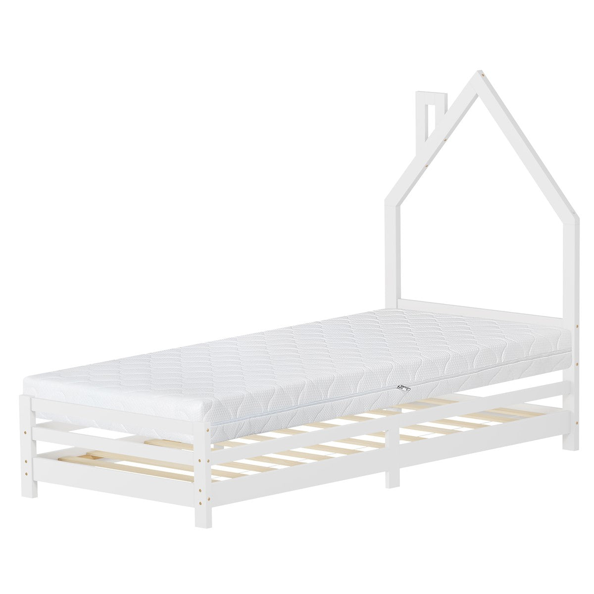 Letto bianco con materasso, doghe in legno e design a forma di tetto di casa.