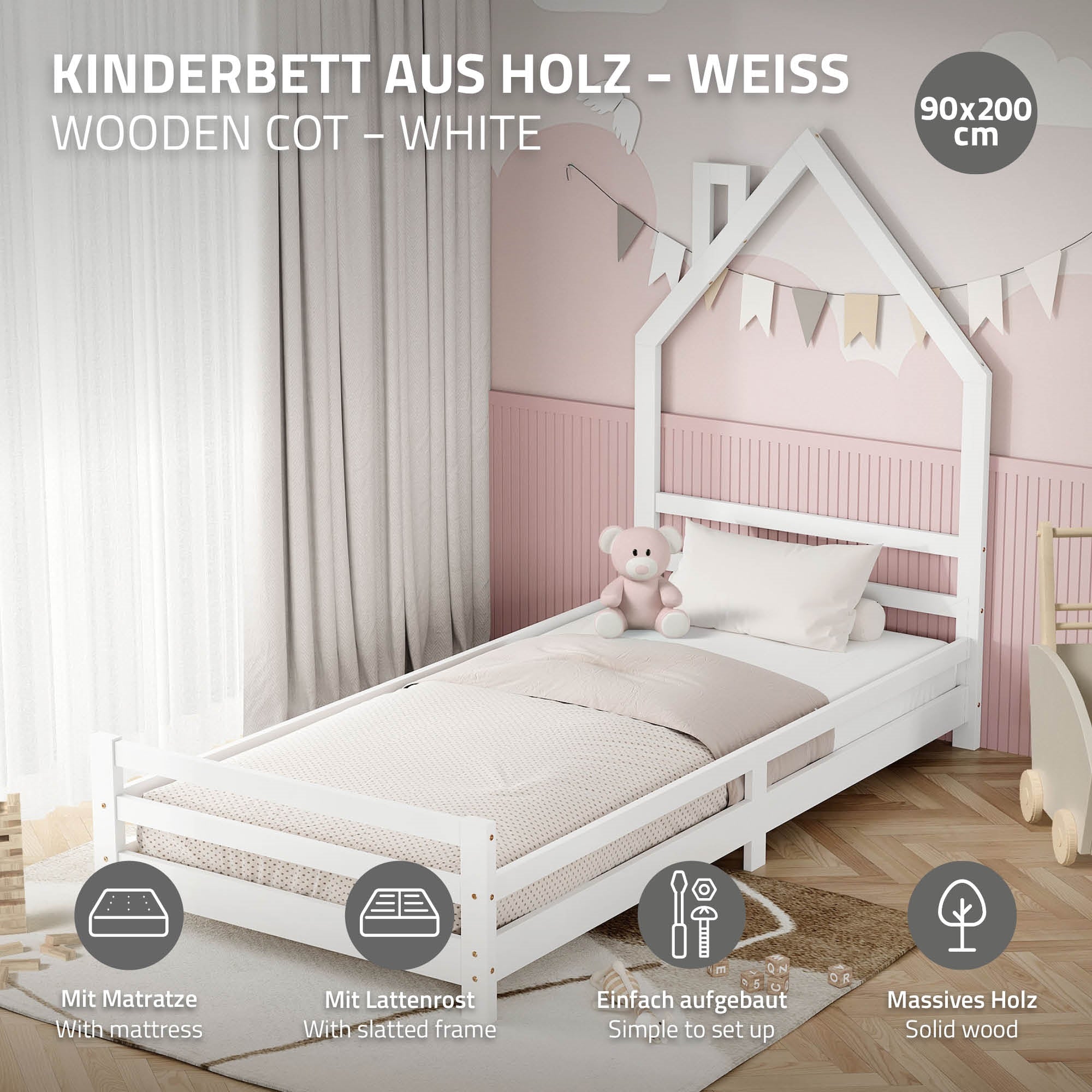 Weißes Kinderbett aus Holz mit Matratze und Plüschbär.