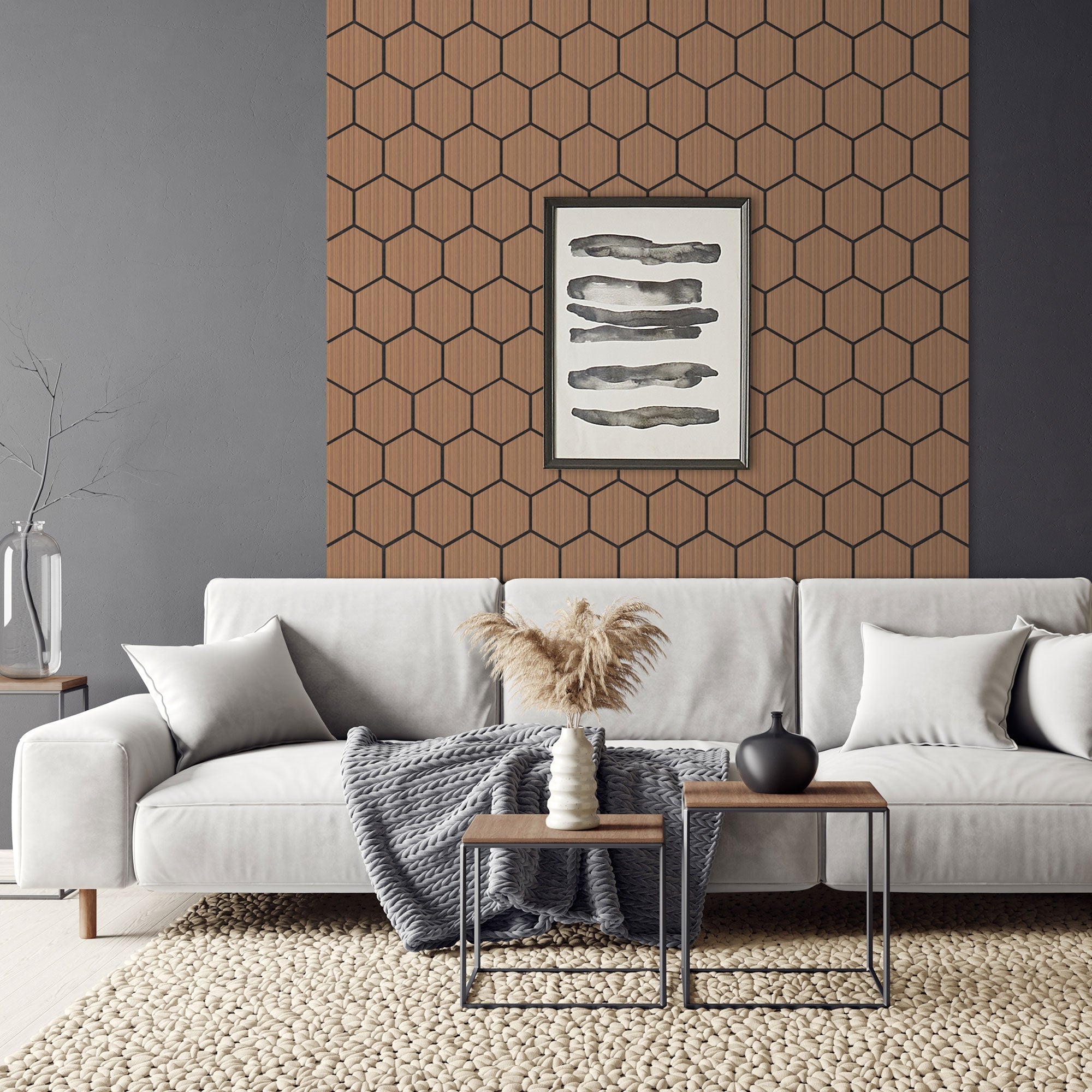 Wohnzimmer mit hexagonalen Paneelen, Sofa und Dekoration.