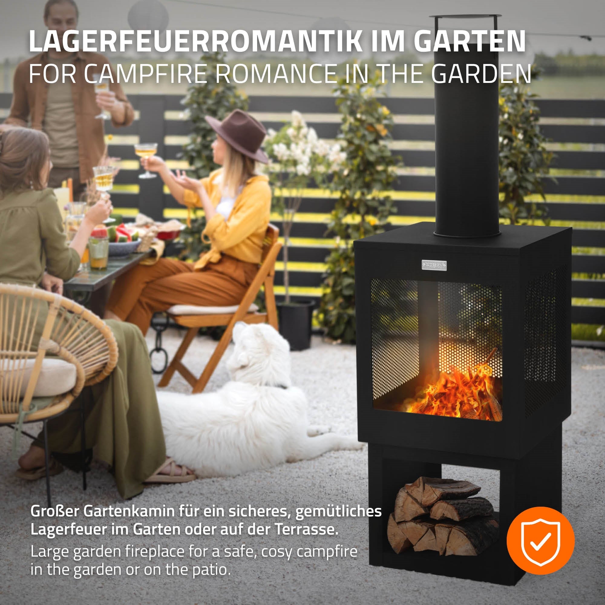 Gartenkamin mit Feuer, umgeben von Menschen und einem Hund.