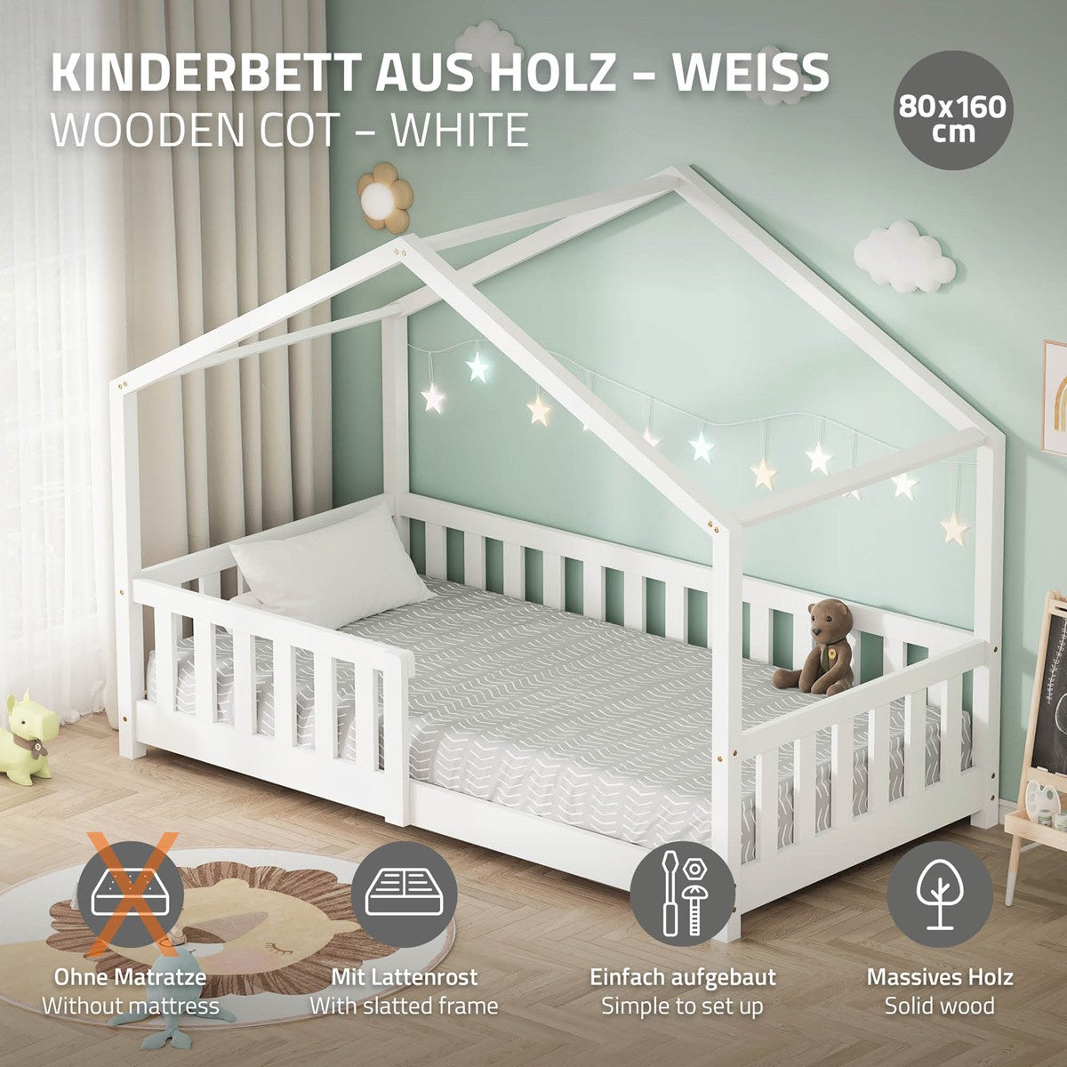 Een wit houten huisbed met een matras, versierd met lichtjes.