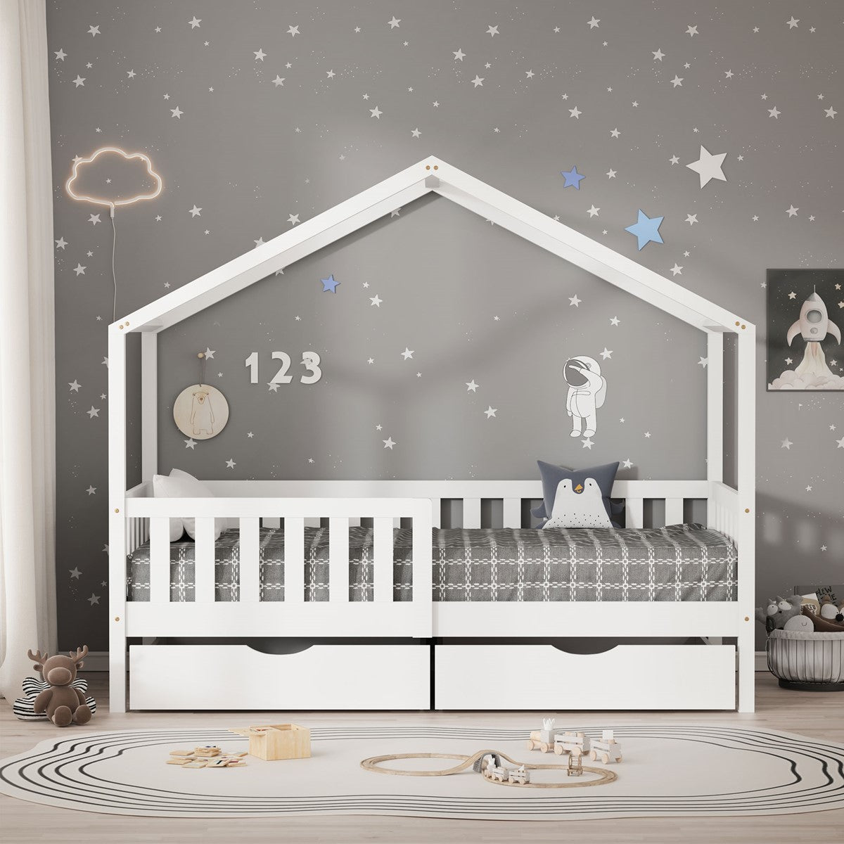 Ein Kinderbett in Form eines Hauses mit Sternen an der Wand.