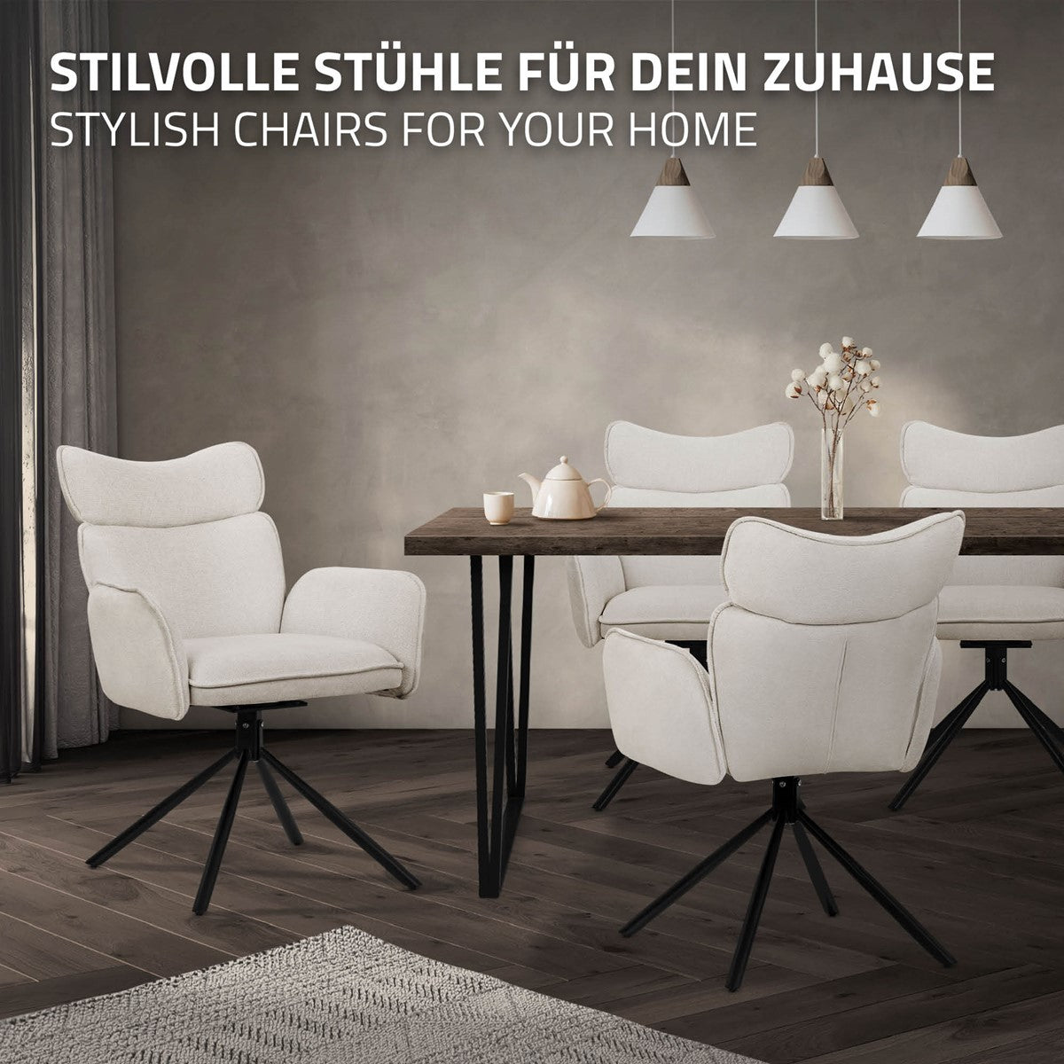Cadeiras de jantar claras em torno de uma mesa numa sala elegante com candeeiros suspensos.