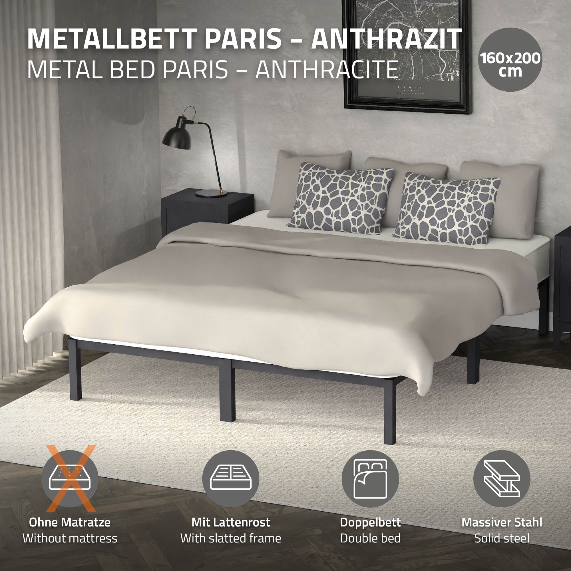 Metallbett in Anthrazit mit zwei Kissen und Bettdecke auf einem Teppich.