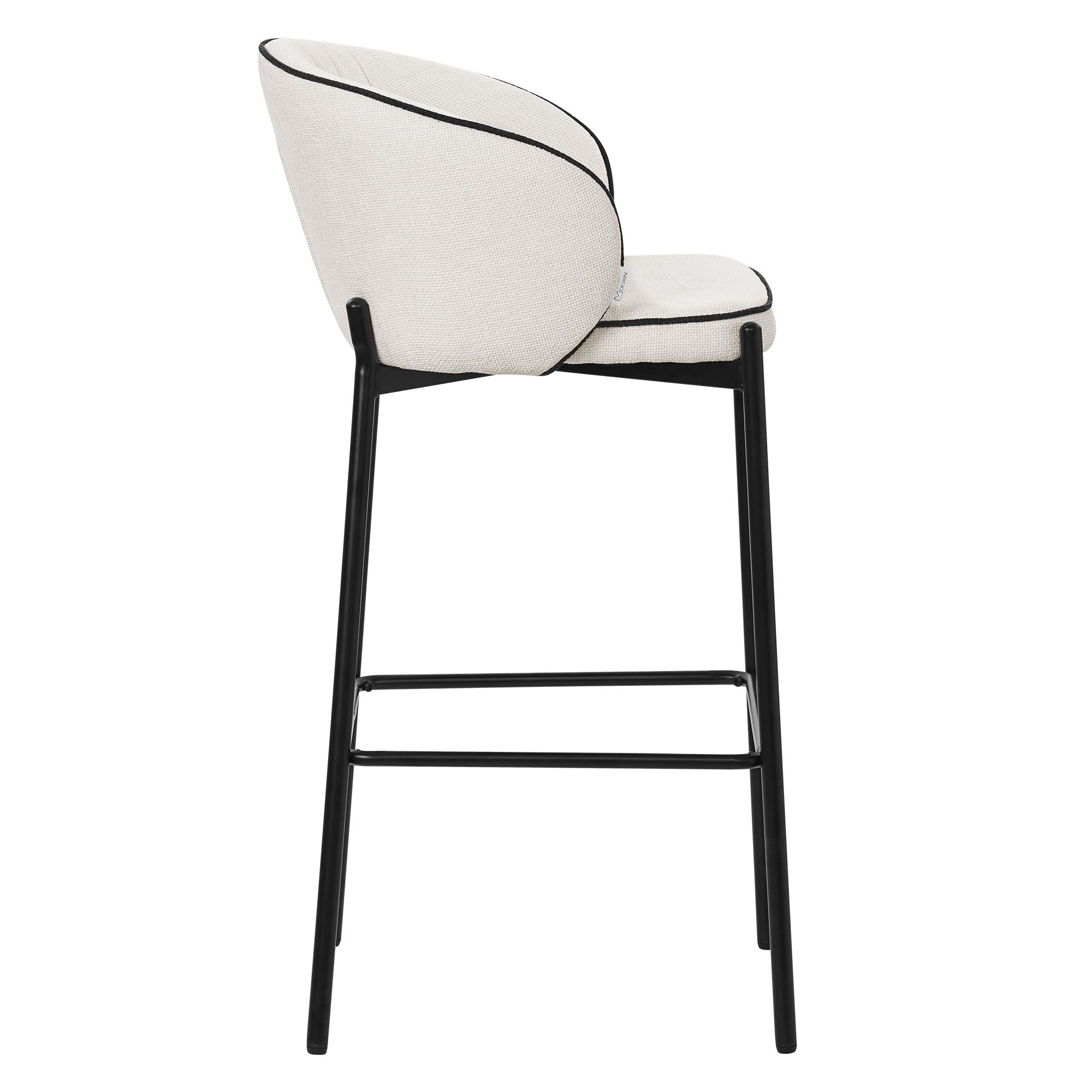 Høj stol med sort stel og lys beige polstring.