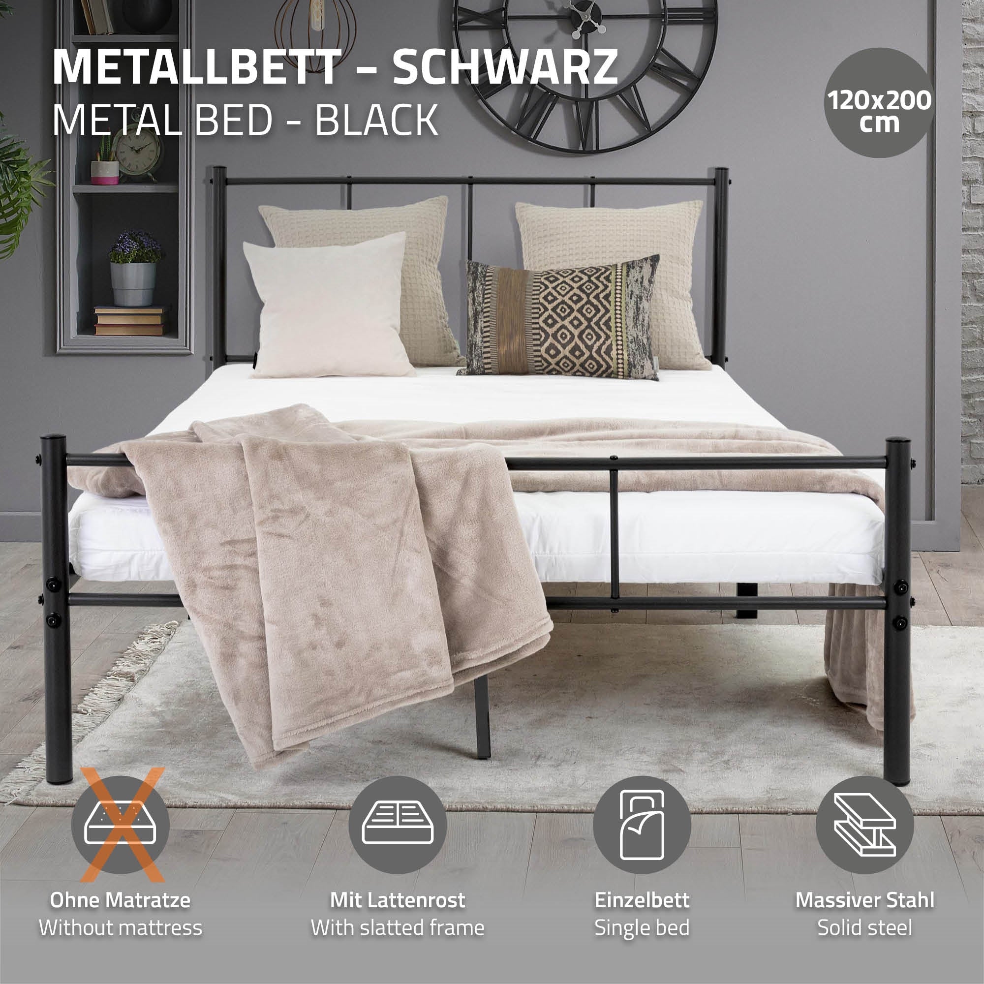 Schwarzes Metallbett mit Kissen und Decken auf einer Matratze.