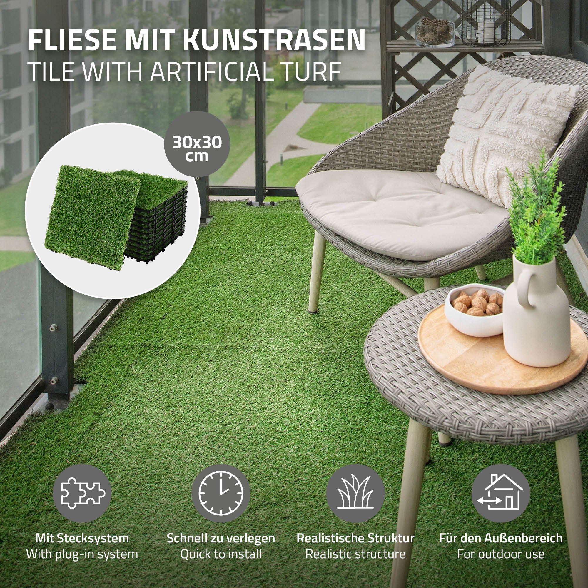 Fliese mit Kunstrasen auf einem Balkon mit einem Stuhl und einem Tisch.