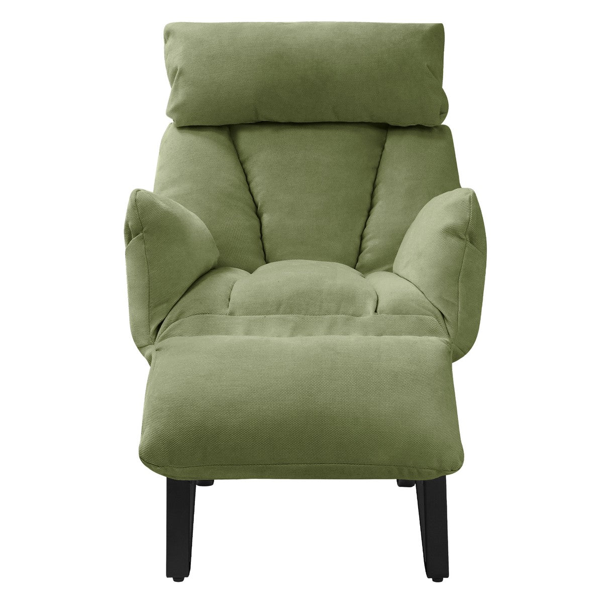 Un fauteuil vert avec des accoudoirs rembourrés et un dossier haut.