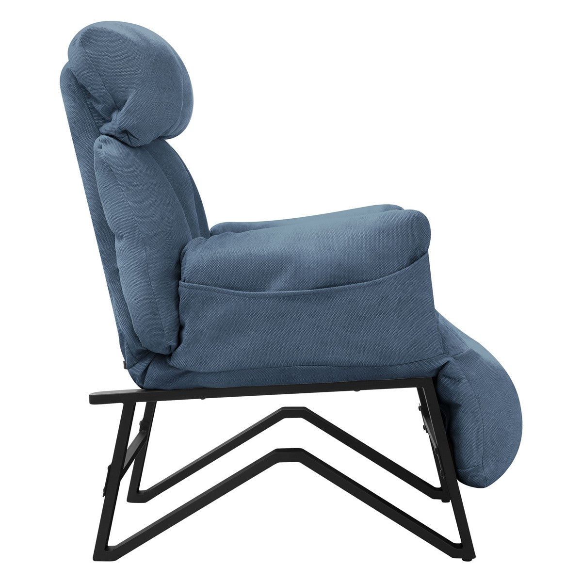 Poltrona blu di profilo, con schienale imbottito e struttura robusta.