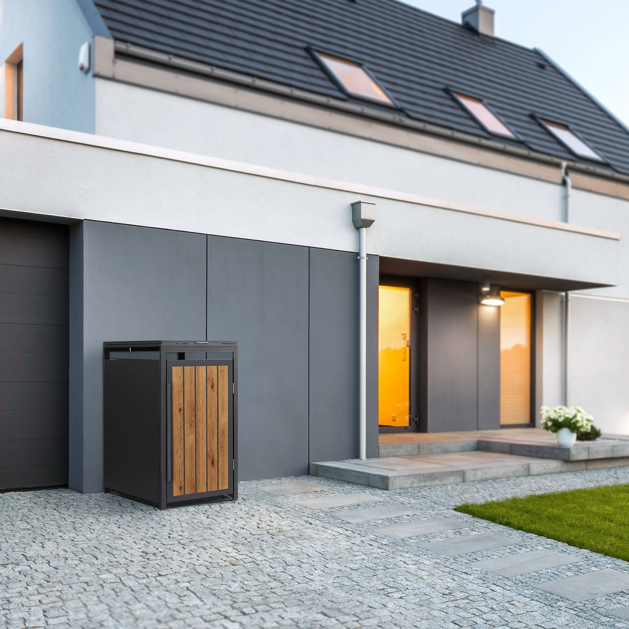 Moderne Hausfassade mit einer Abfalltonne aus Holz und Metall im Vordergrund.