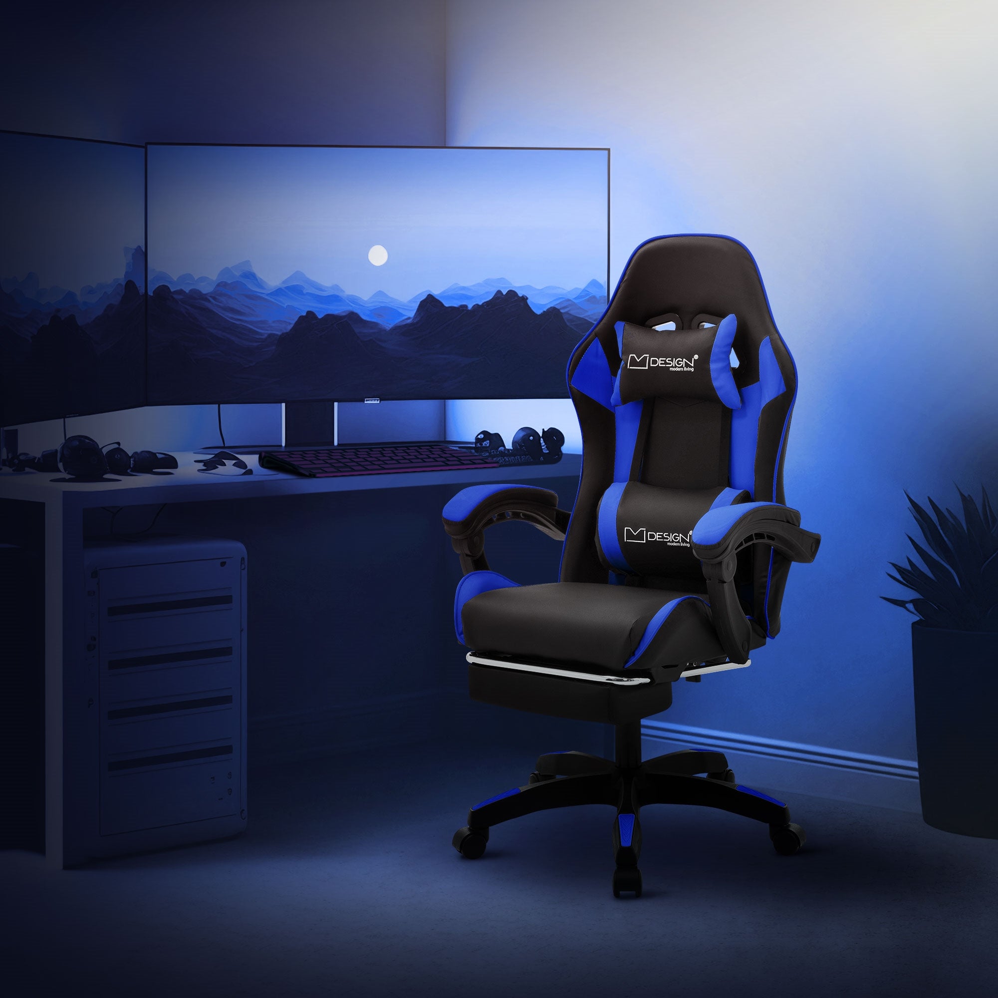 Fekete gamer szék kék akcentussal egy számítógép képernyője előtt.