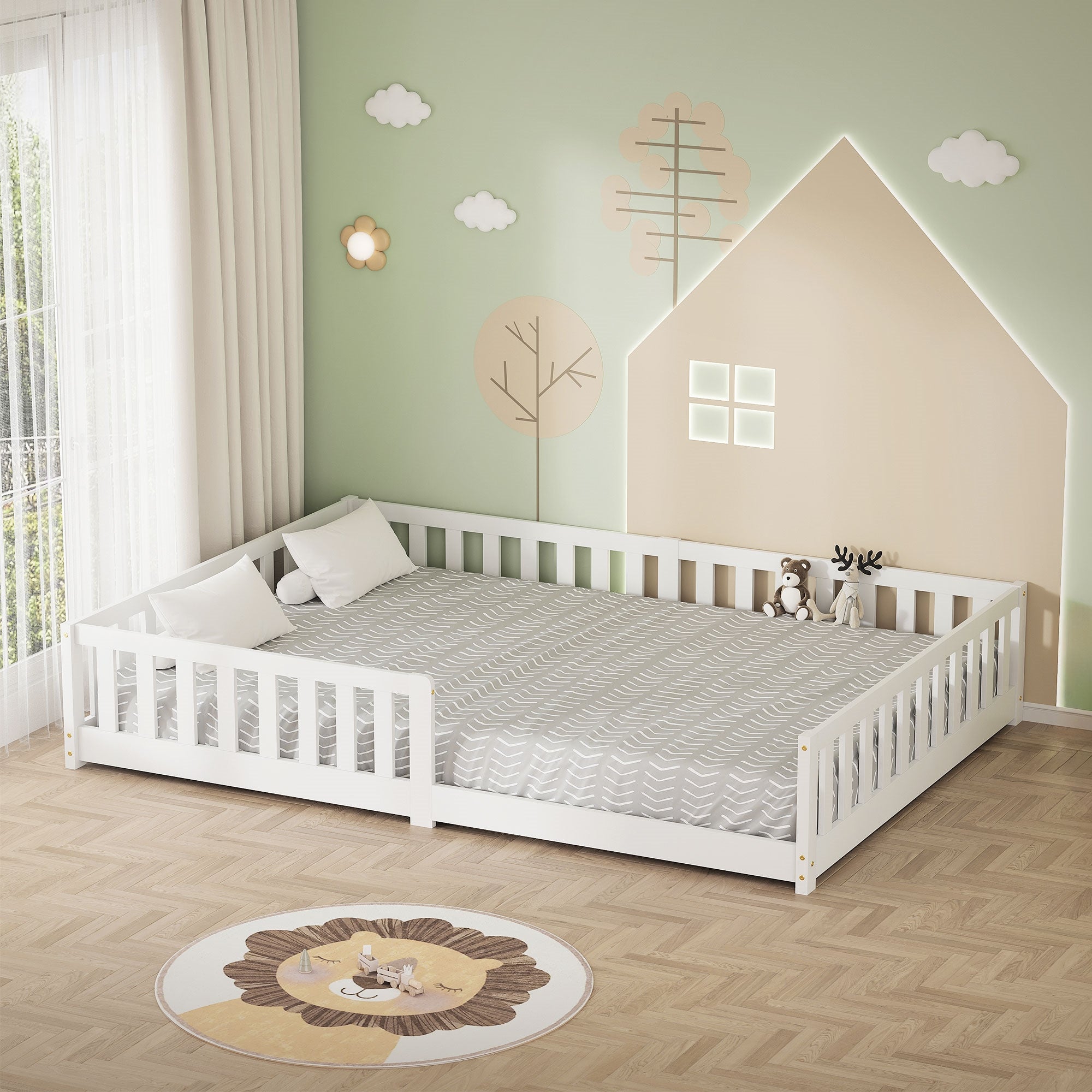 Bett im Kinderzimmer mit Spielzeug und dekorativen Wänden.
