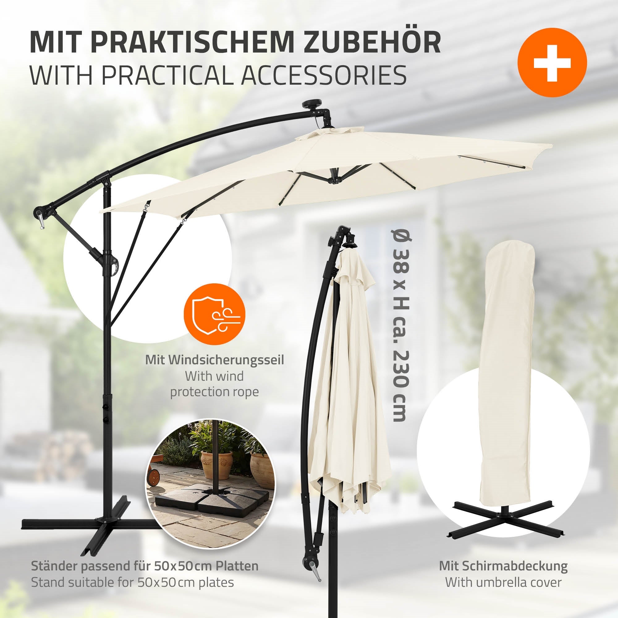 Weißer Ampelschirm mit Zubehör, Schutzhülle und Windschutzseil auf einem Gartenplatz.