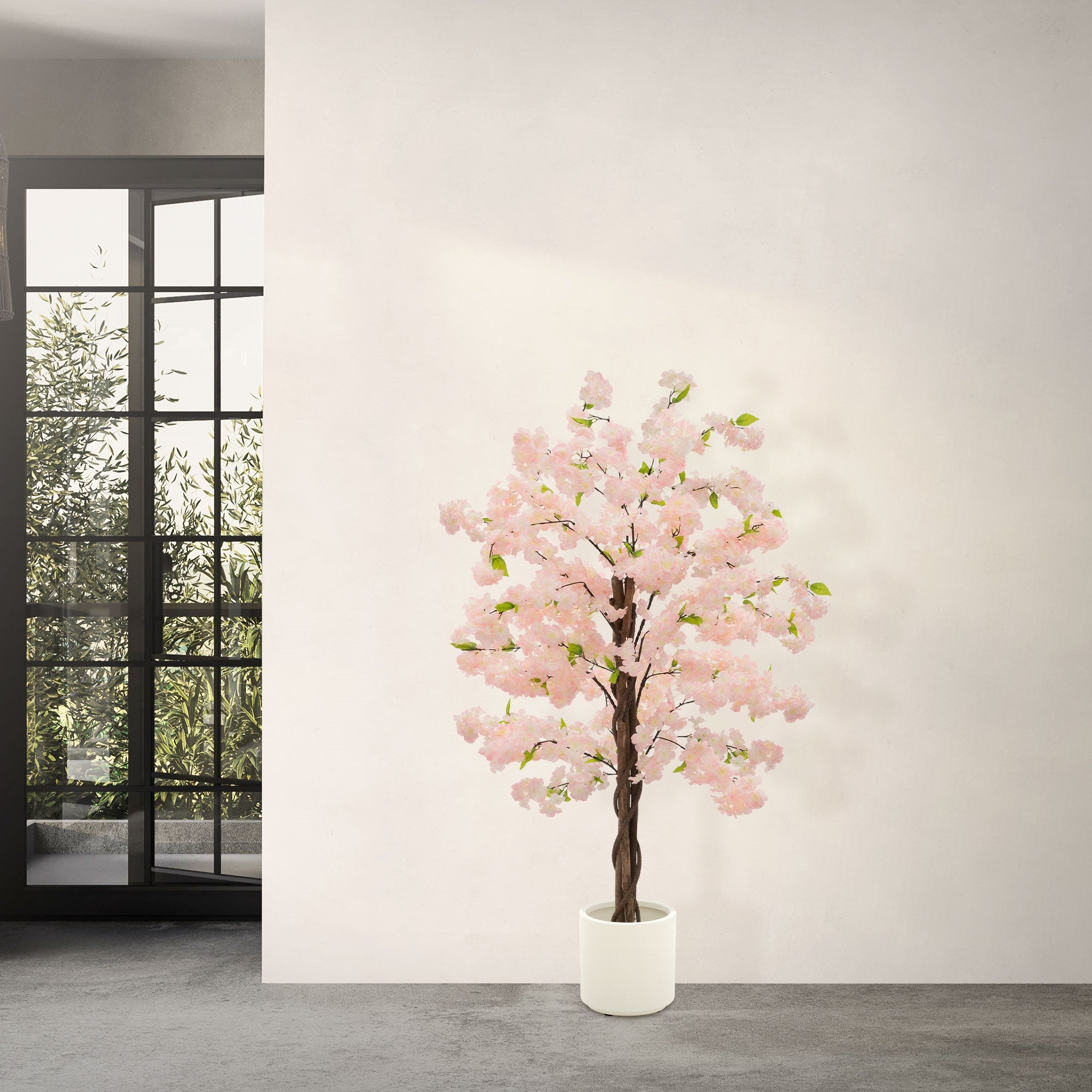 Albero di ciliegio artificiale in una stanza con finestra e sfondo luminoso.