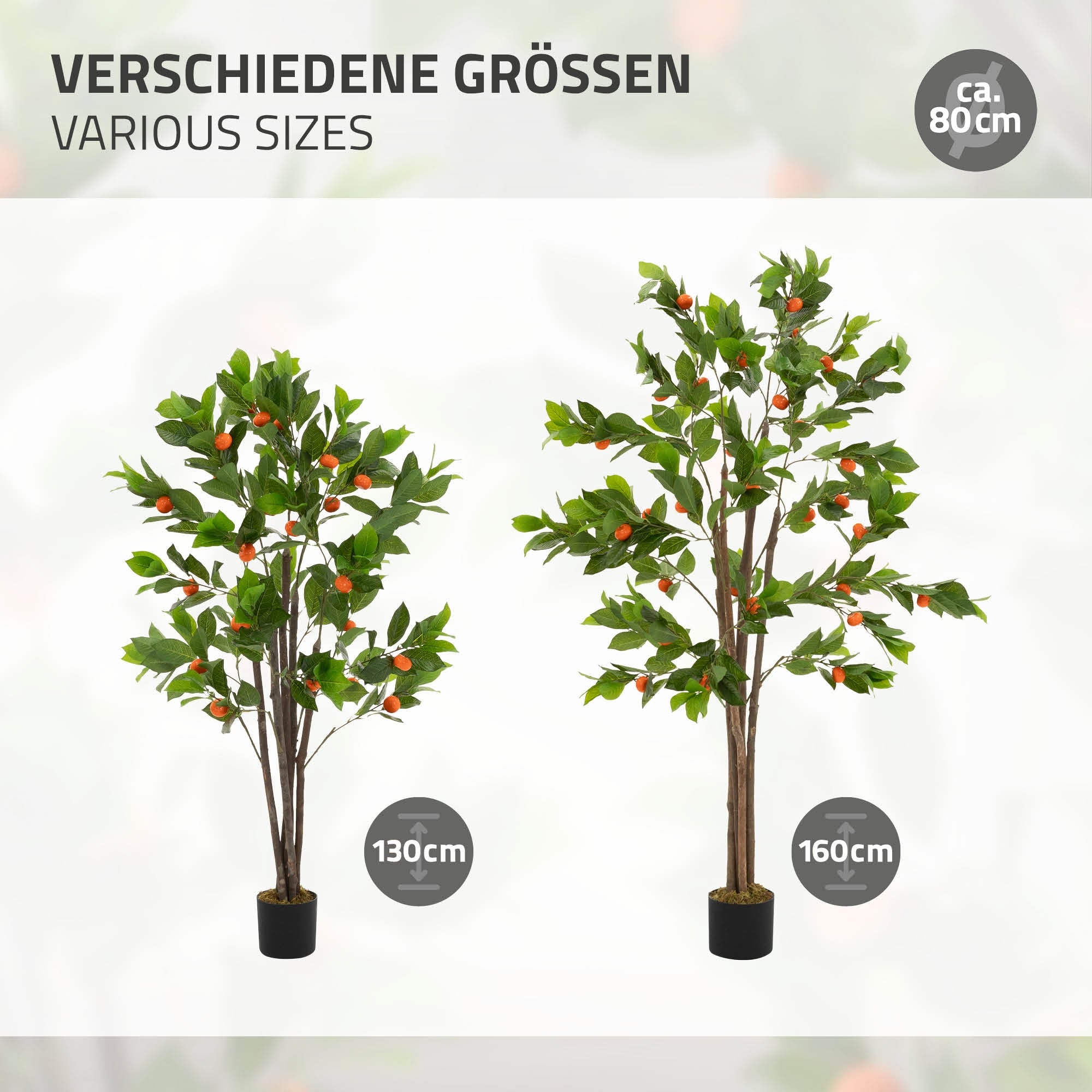 Zwei künstliche Bäume in verschiedenen Größen, einer mit Orangen, auf einem grauen Hintergrund.