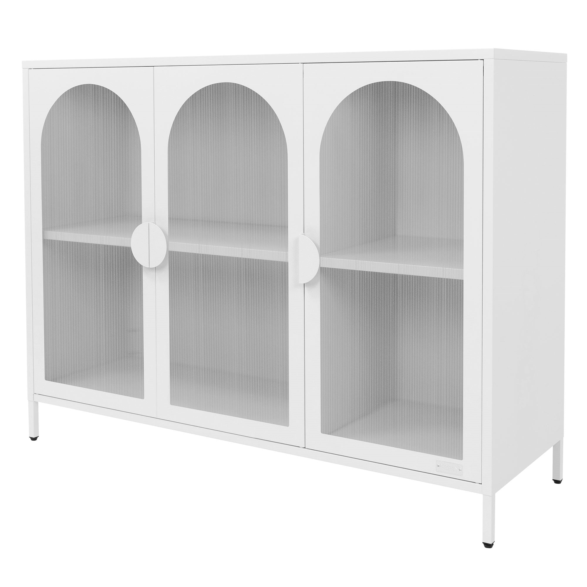 Weißer Schrank mit drei Türen und offenen Fächern.