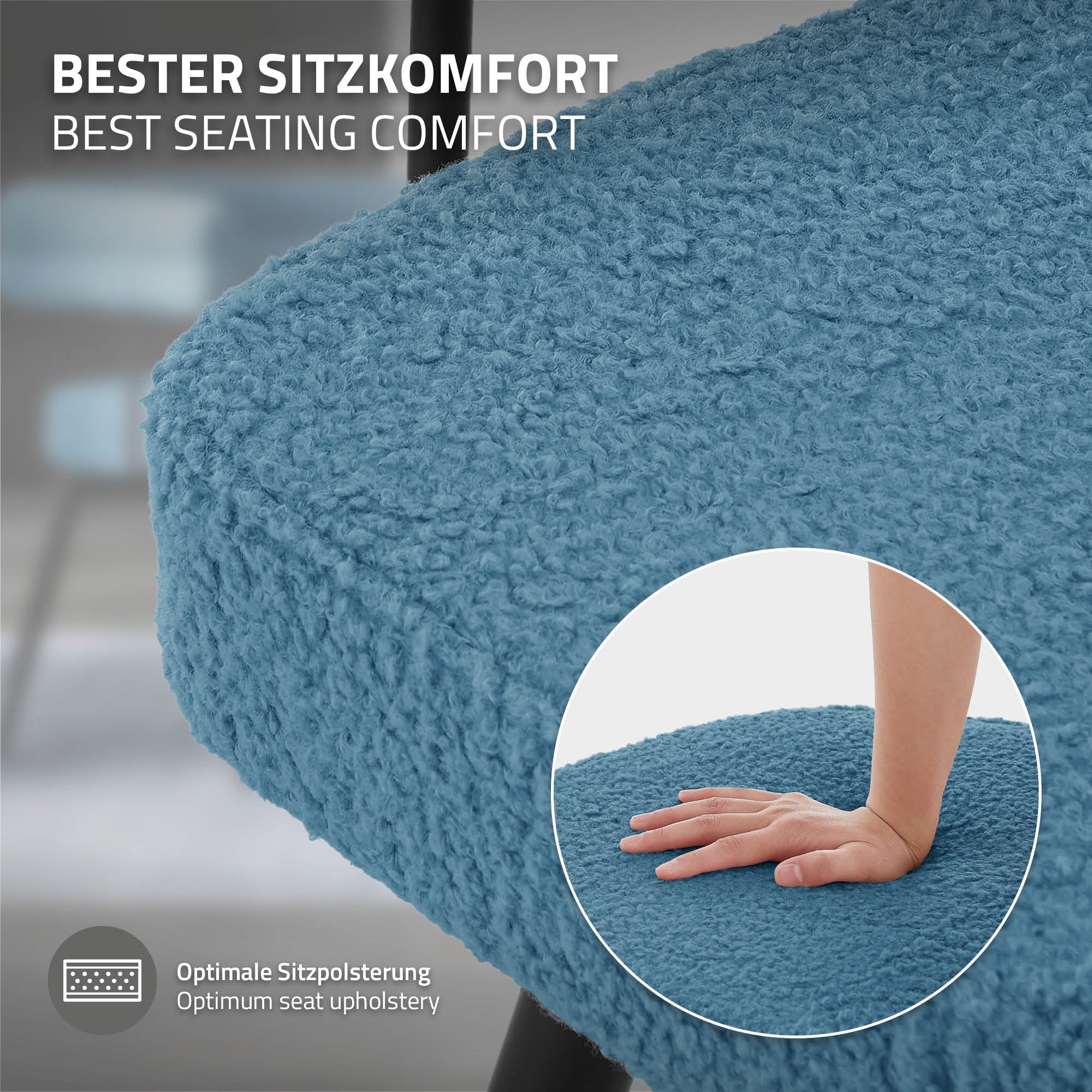 Nahaufnahme einer blauen Stuhlpolsterung mit einer Hand, die darauf drückt.