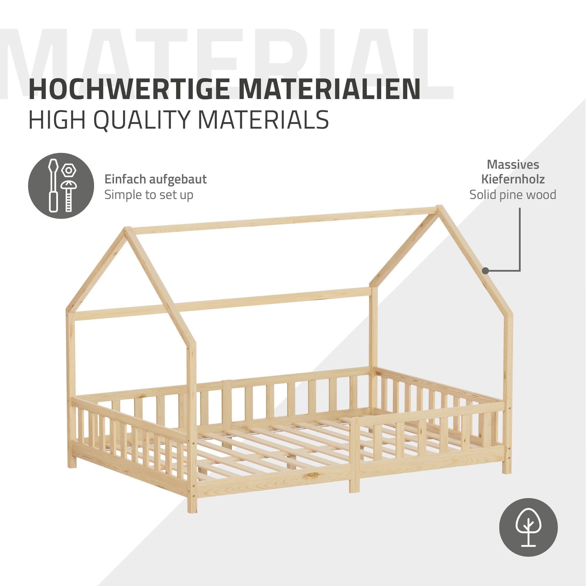 Ein Bett aus massivem Kiefernholz in Form eines Hauses.