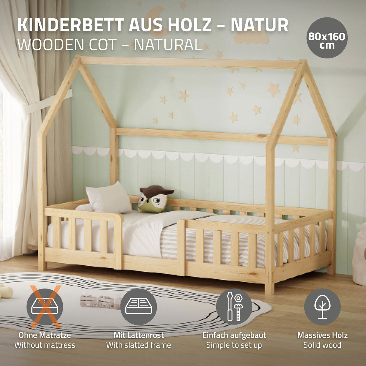 Lit d'enfant en bois au design naturel avec forme de toit et côtés en treillis.