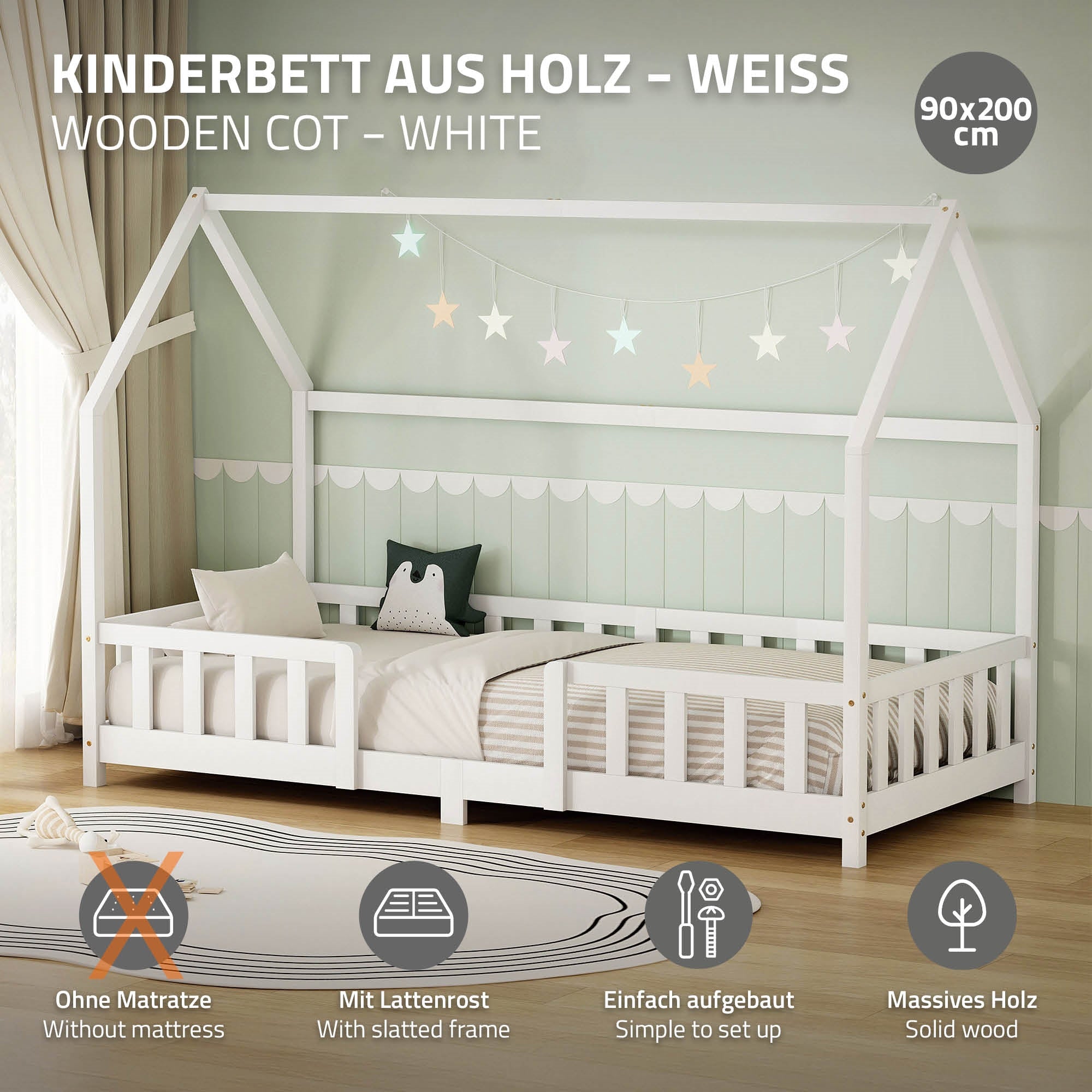 Weißes Holz-Kinderbett mit Dach, ohne Matratze, in einem hellen Raum.