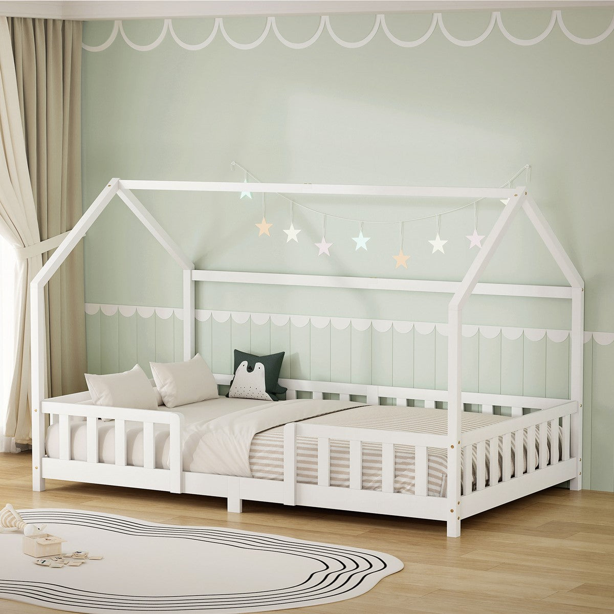Weißes Bett im Kinderzimmer mit Sternenlichtern.