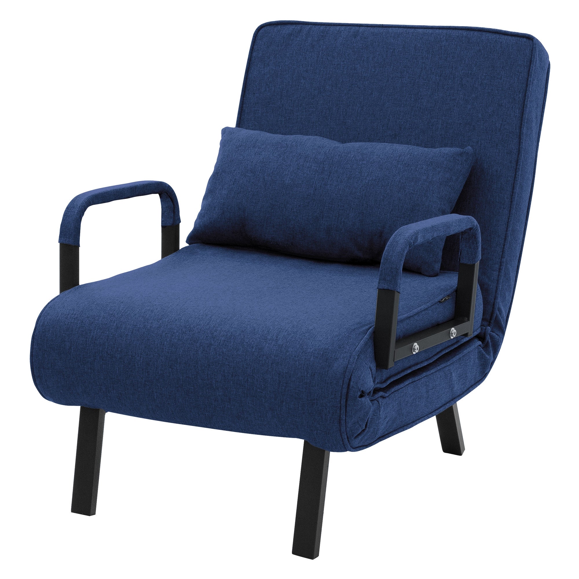 Blauer Sessel mit Kissen auf einem hellen Hintergrund.