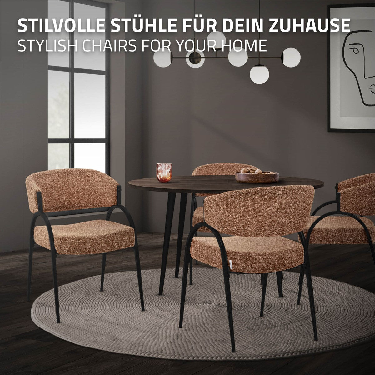 Zwei braune Polsterstühle mit schwarzen Metallgestellen an einem runden Esstisch; im Bild steht „Stilvolle Stühle für dein Zuhause“.