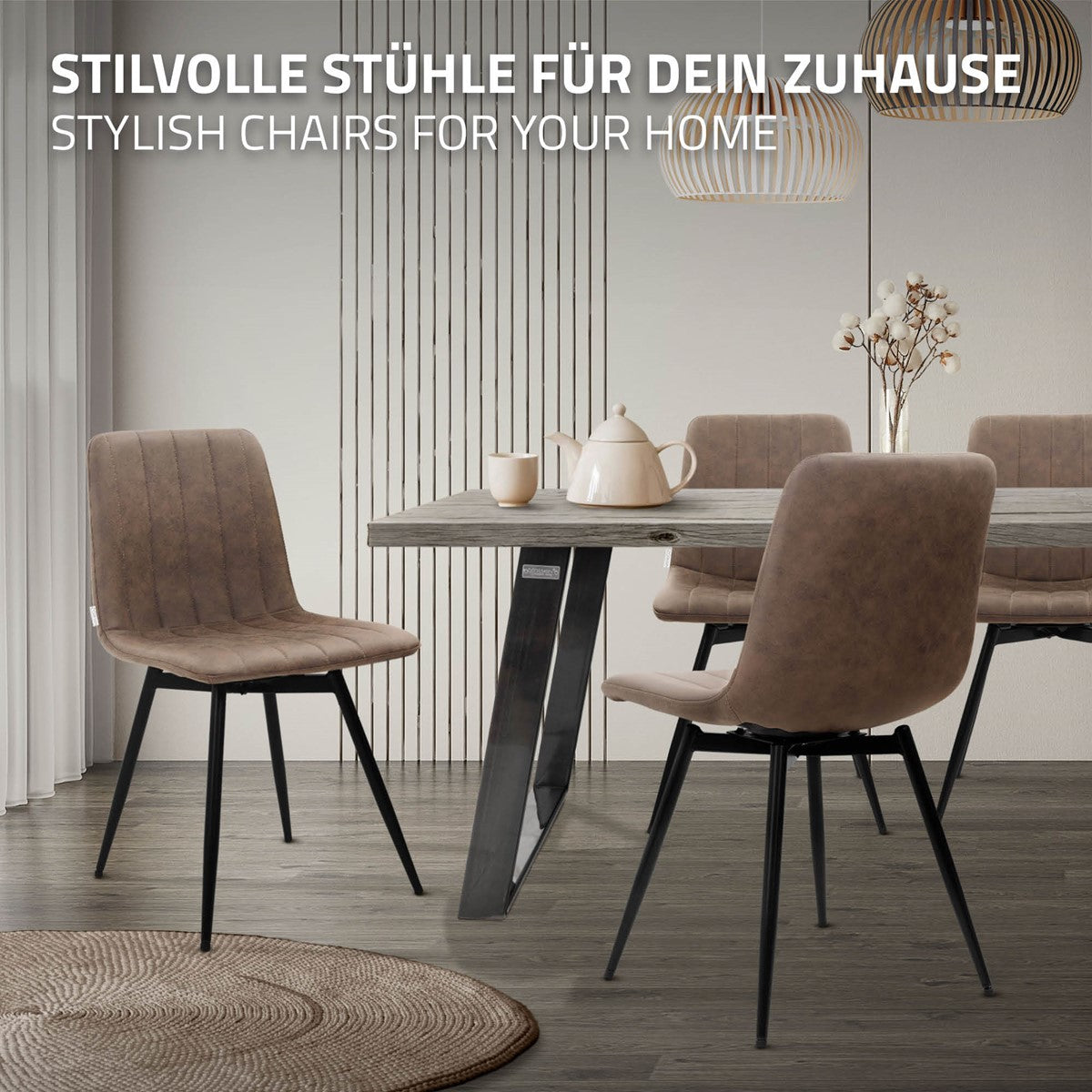 Beige gestoffeerde stoelen met zwarte poten aan een eettafel; weergegeven tekst: ‘Stijlvolle stoelen voor je huis’.