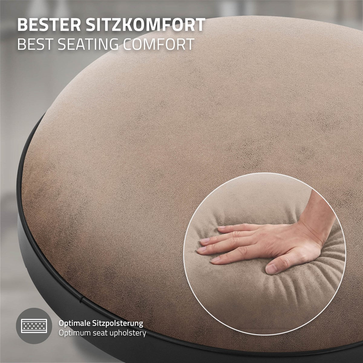 Nahaufnahme eines beigefarbenen runden Sitzpolsters; eine Hand drückt auf die Polsterung.