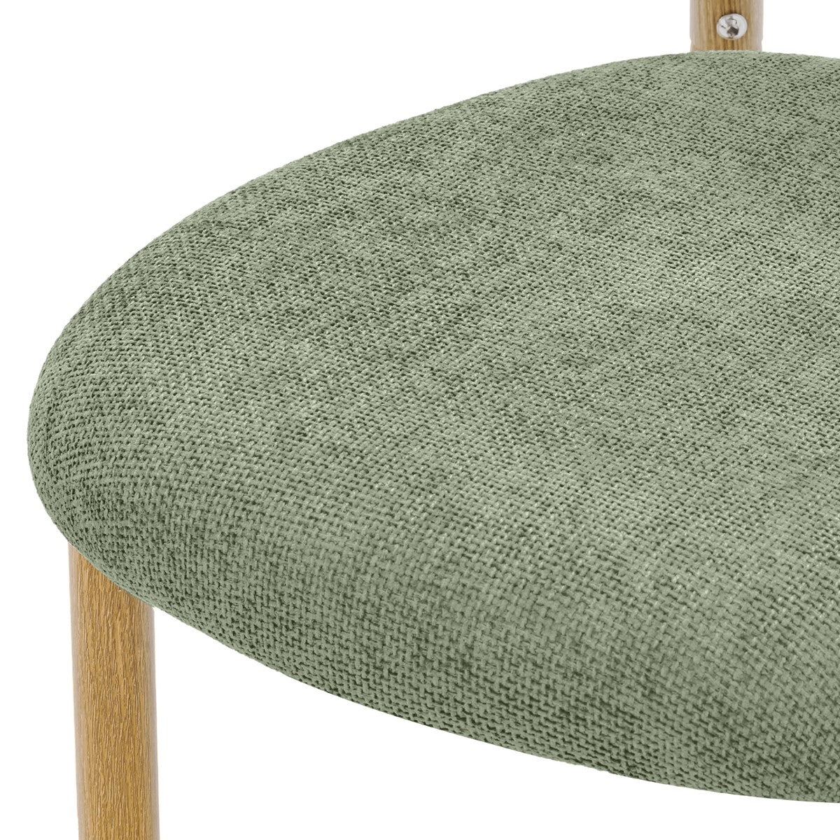 Nahaufnahme eines rund geformten Stuhlsitzes mit grünem Stoffbezug und Beinen aus hellem Holz.