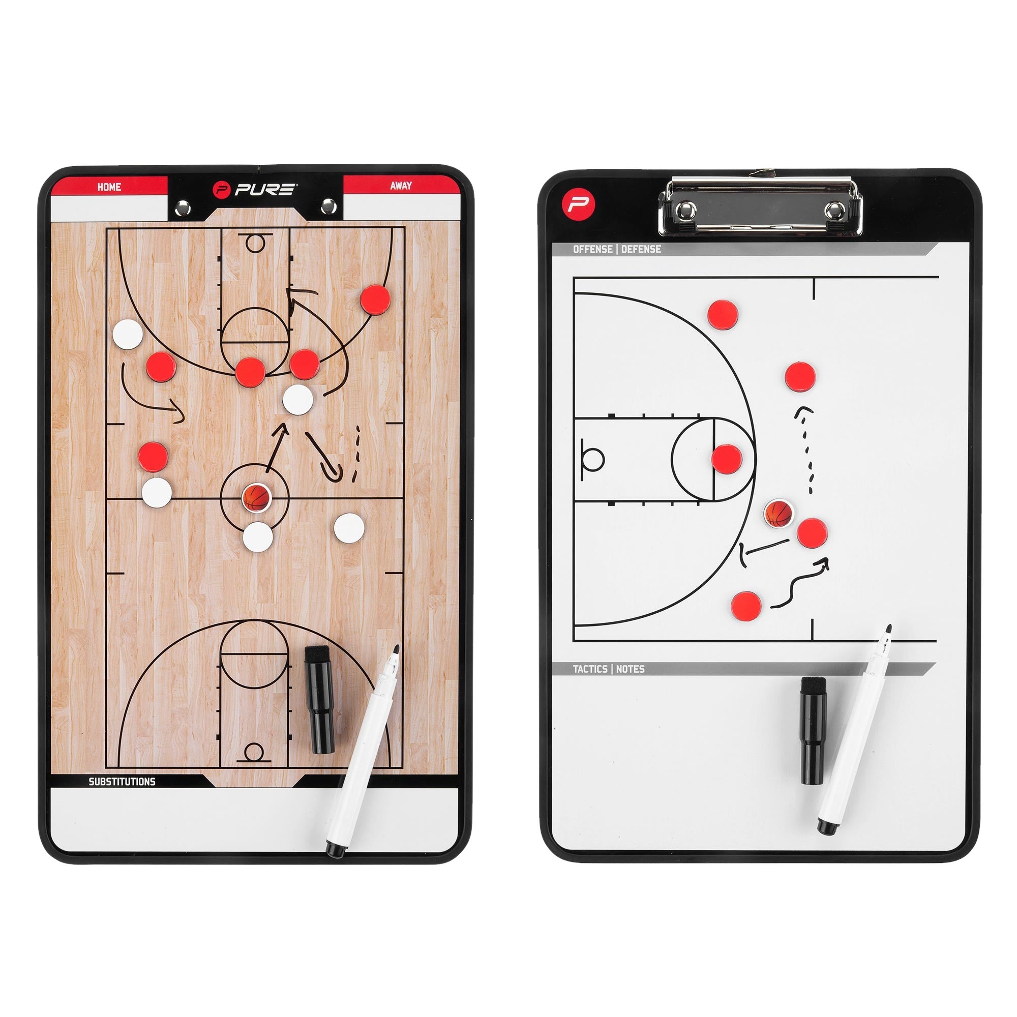 Taktická tabule s červenými a bílými značkami na basketbalovém hřišti.