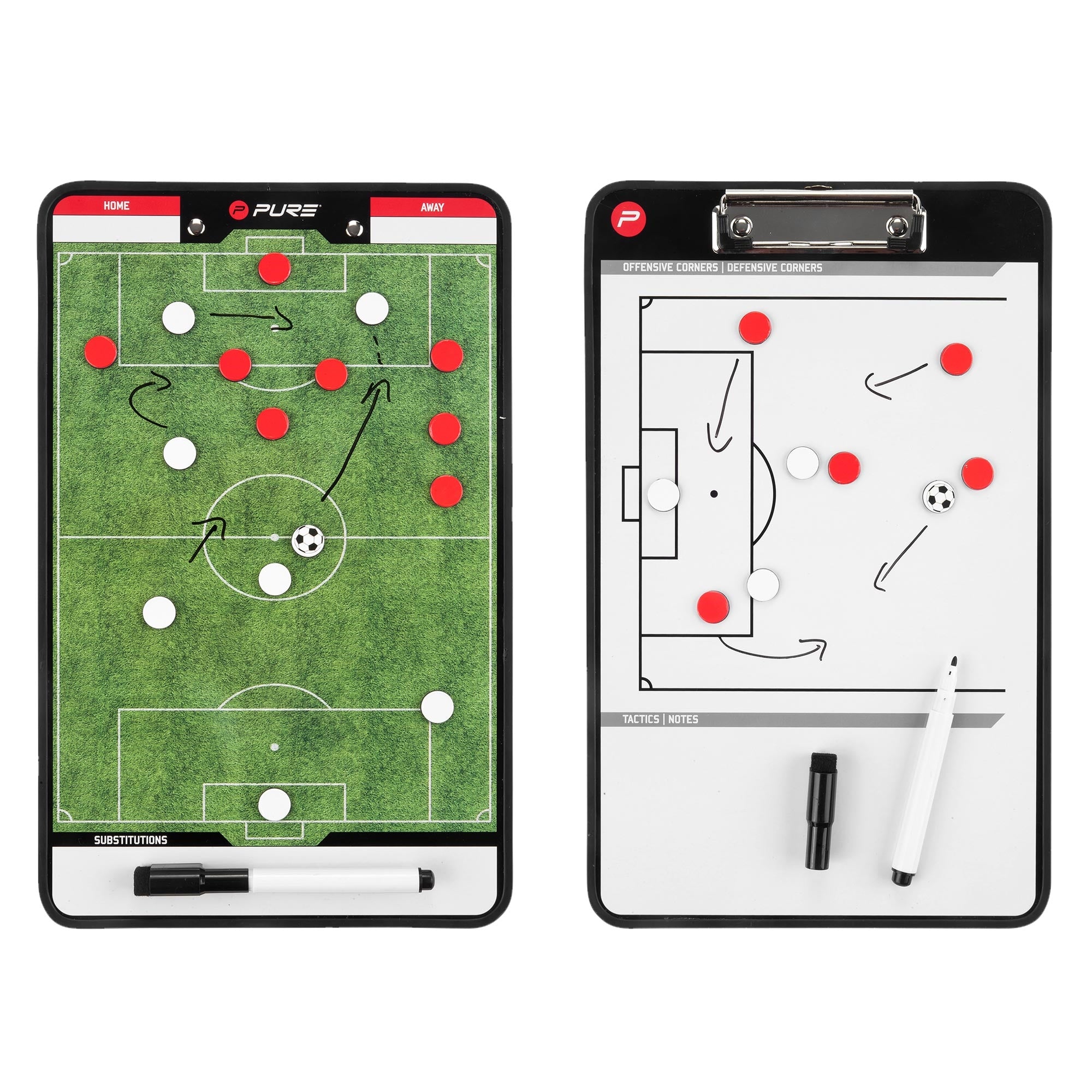 Taktiktafel mit Fußballfeld, roten und weißen Spielsteinen sowie Pfeilen.