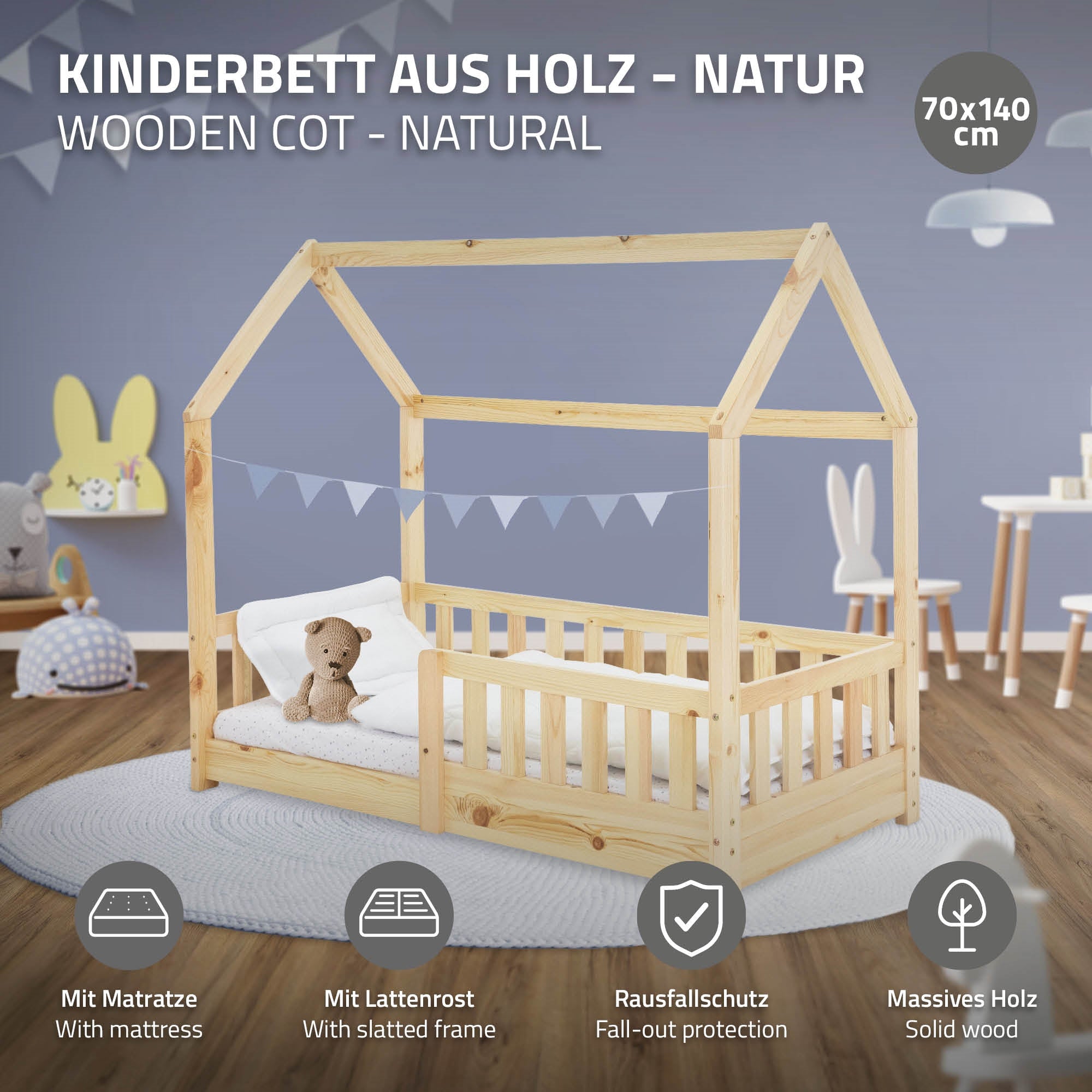Holz-Kinderbett in Naturfarbe mit Matratze und Rausfallschutz.