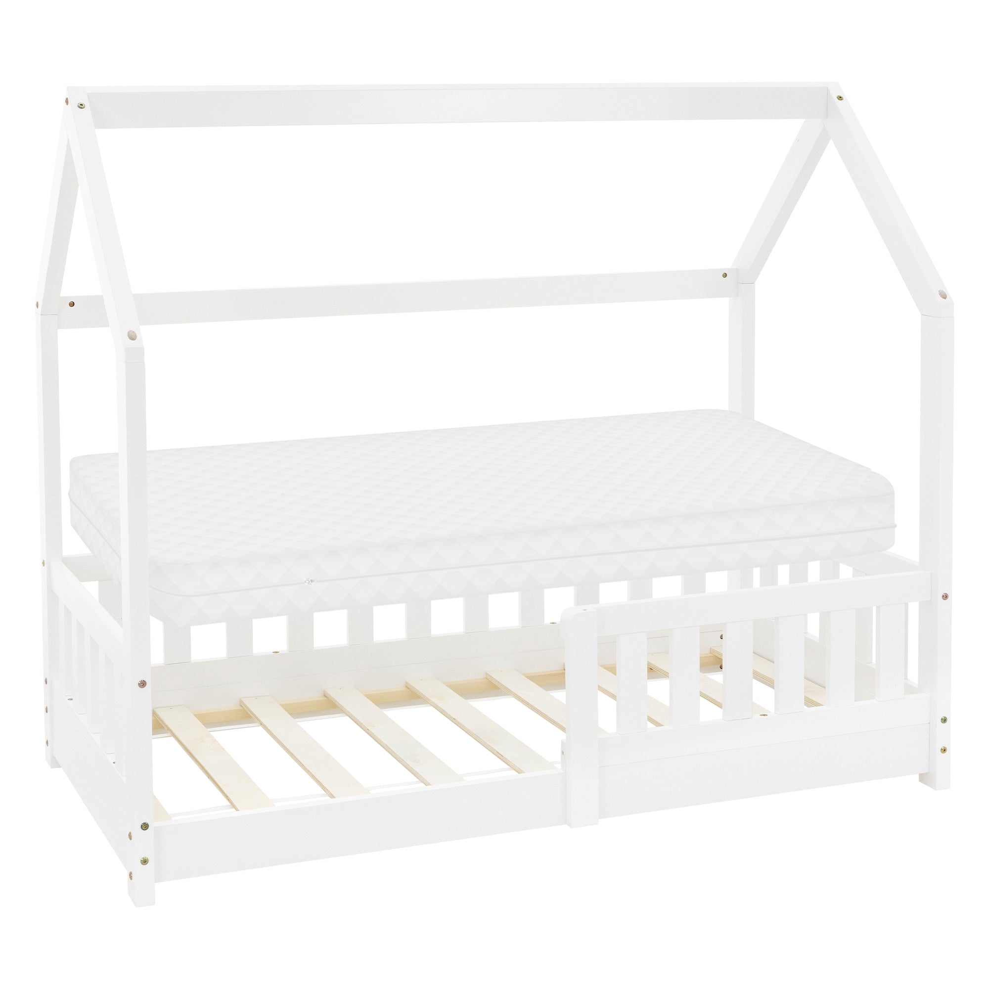Weißes Bett mit Matratze, Dachkonstruktion, Rausfallschutz.
