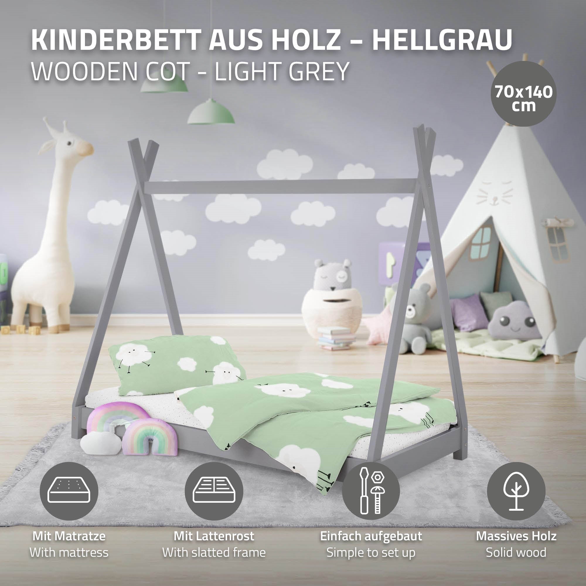 Holz-Kinderbett in hellgrau mit Matratze und Laken.