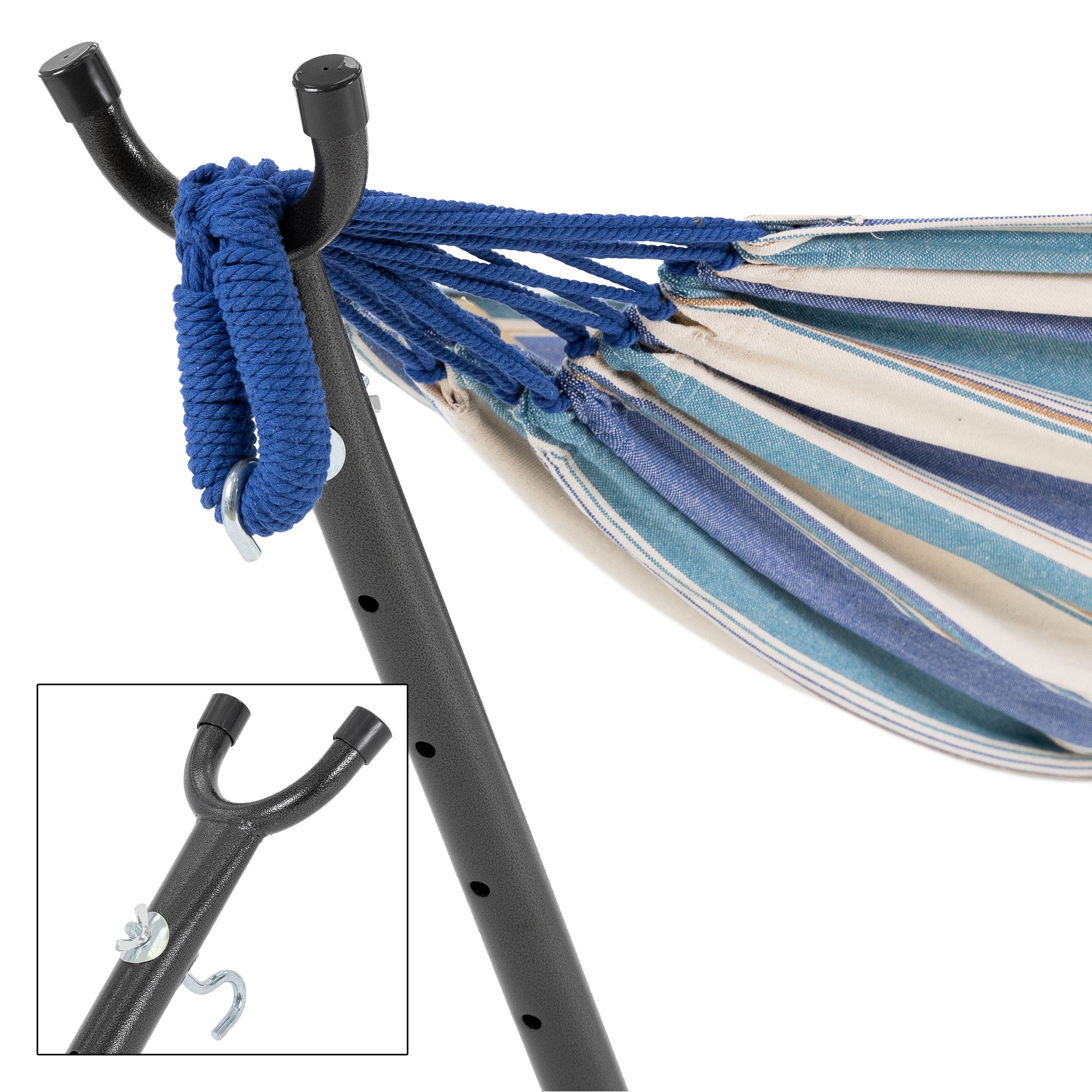 Hamac en bleu et beige, fixé à un support.