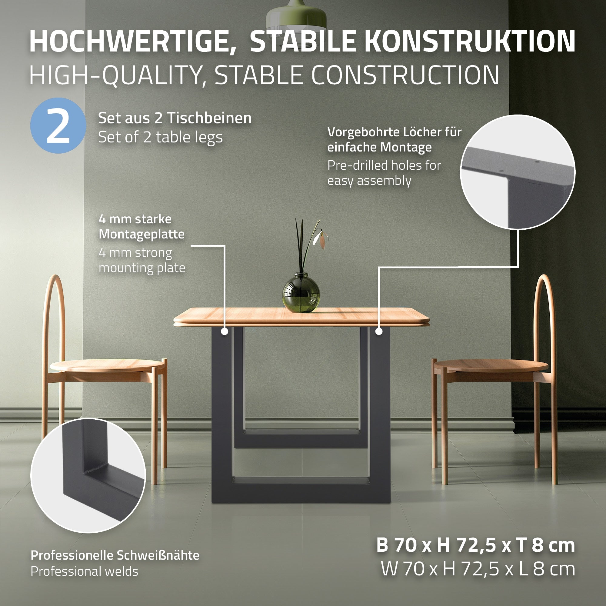 Tisch mit Holzplatte und schwarzem Gestell, zwei Stühlen im Hintergrund.
