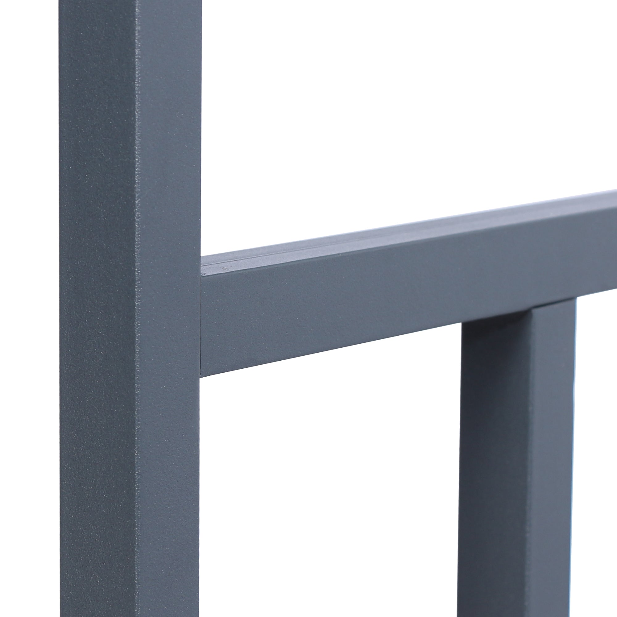 Detailaufnahme eines stabilen Metallrahmens eines Tisches.
