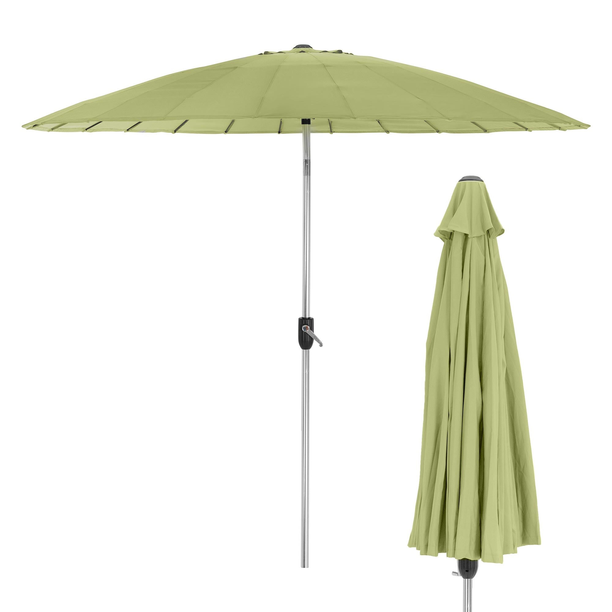 Parasol ouvert en vert avec une housse fermée à côté.