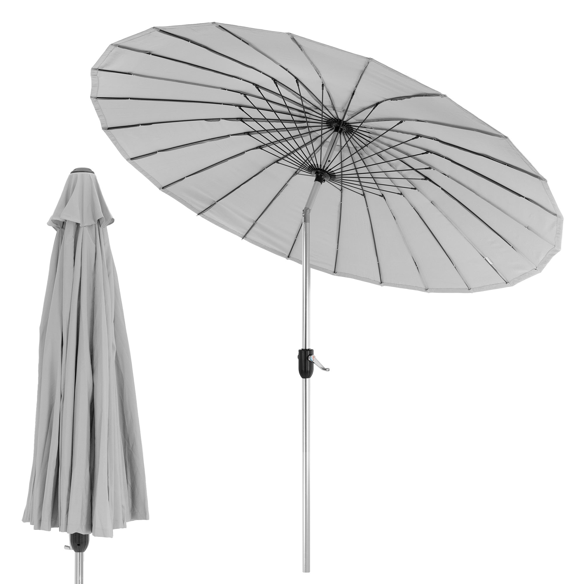 Un parasol ouvert avec une housse grise et un cadre argenté.