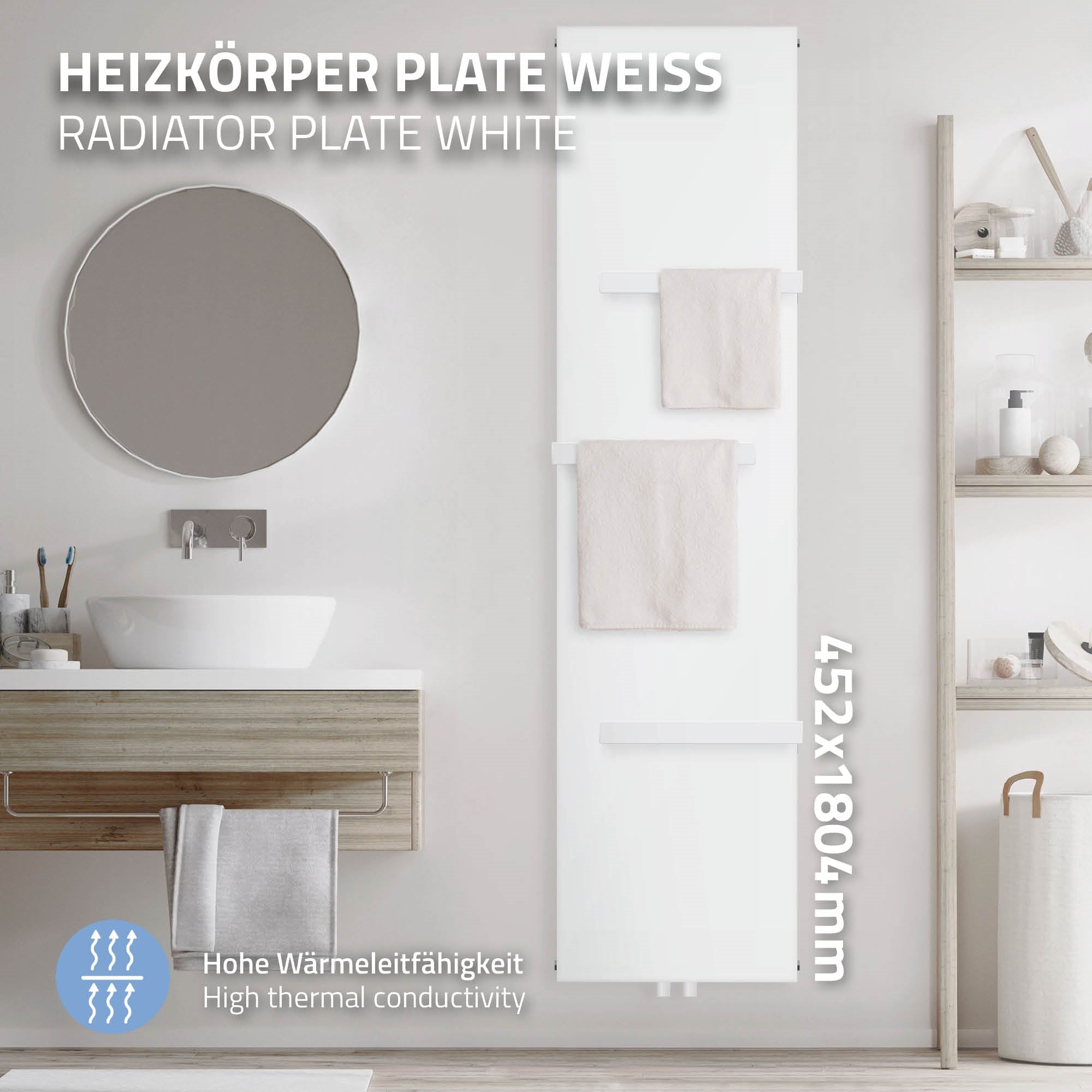 Heizkörper in Weiß mit Handtuchhaltern und Spiegel im Hintergrund.