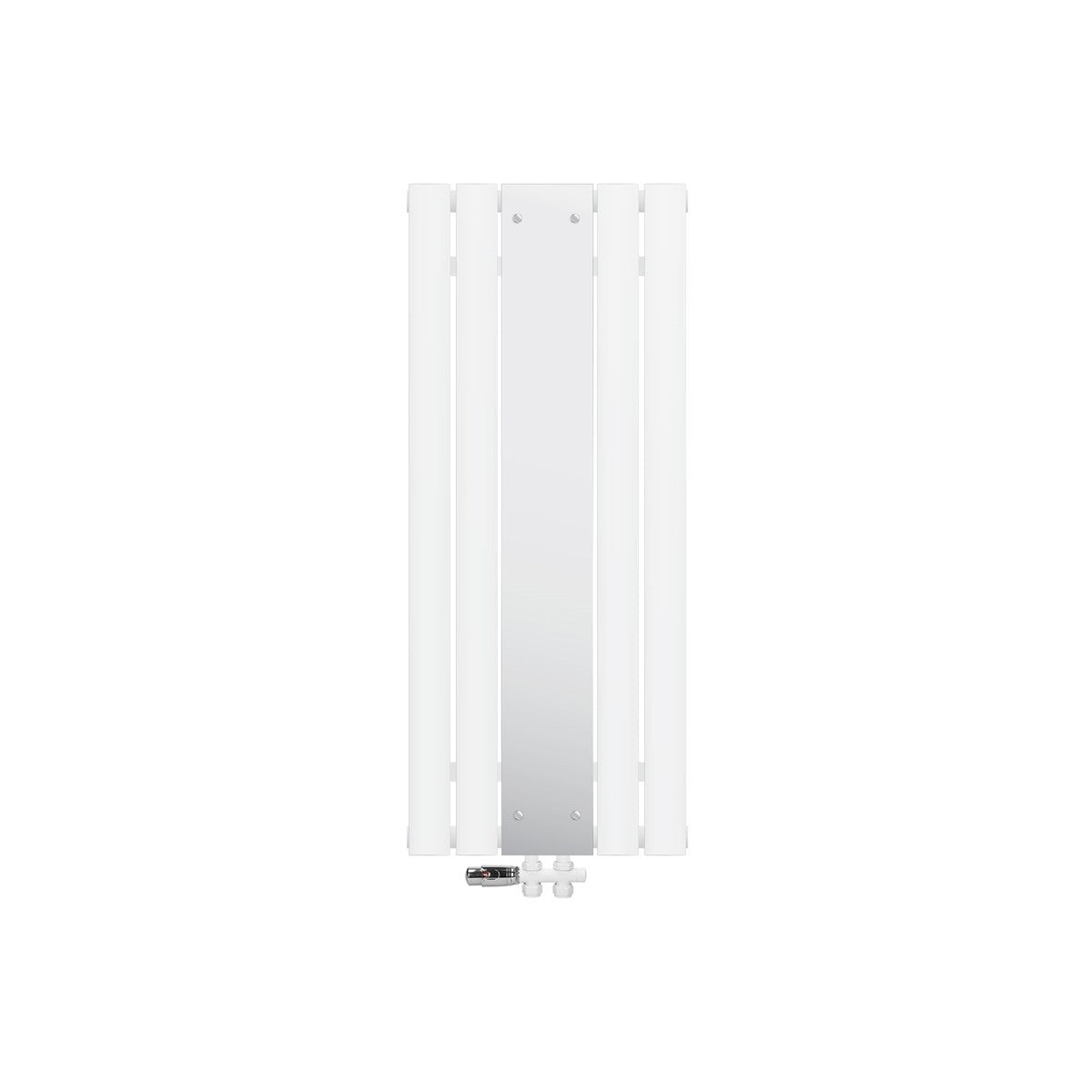 Een radiator met spiegelende afwerking, verticaal gemonteerd.